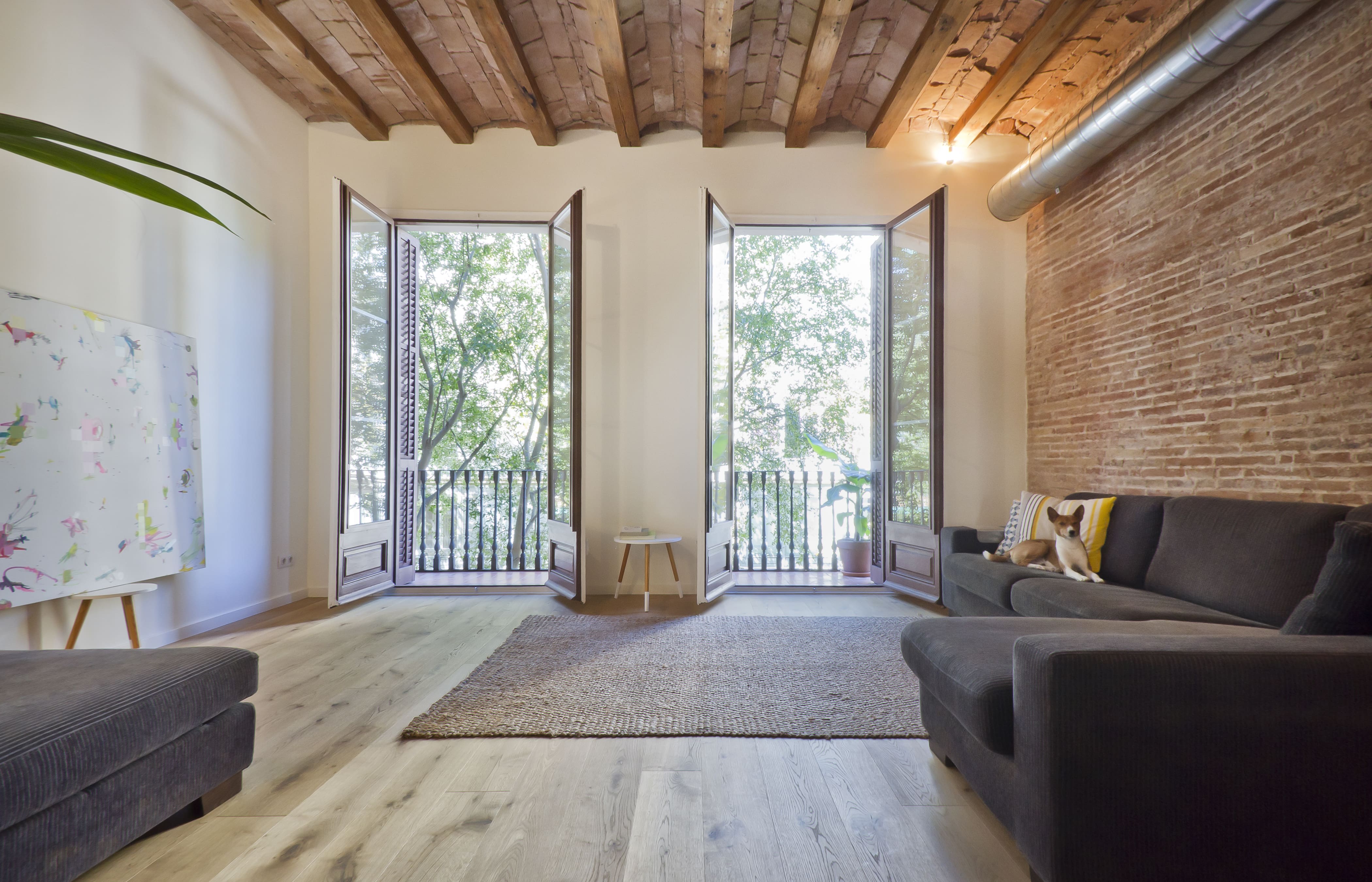 Casa Arcadia Eixample: Charming 2-Bedroom Apartment Rental with Air-Con in Eixample Barcelona