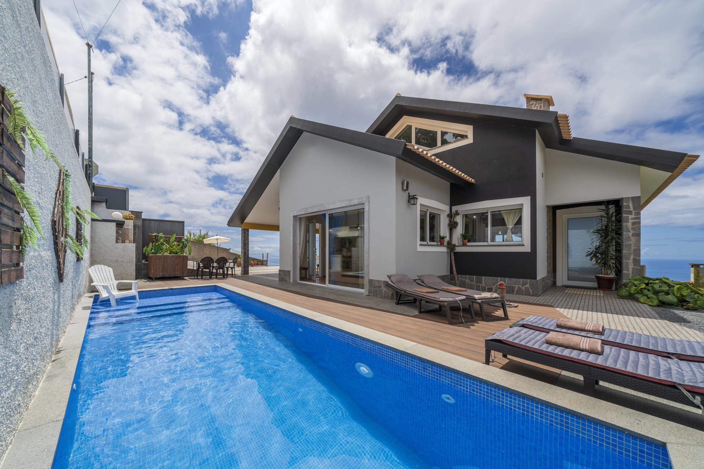 Villa Suão Arco da Calheta: Charming 2-Bedroom Apartment with Sea View and Pool in Calheta, Madeira