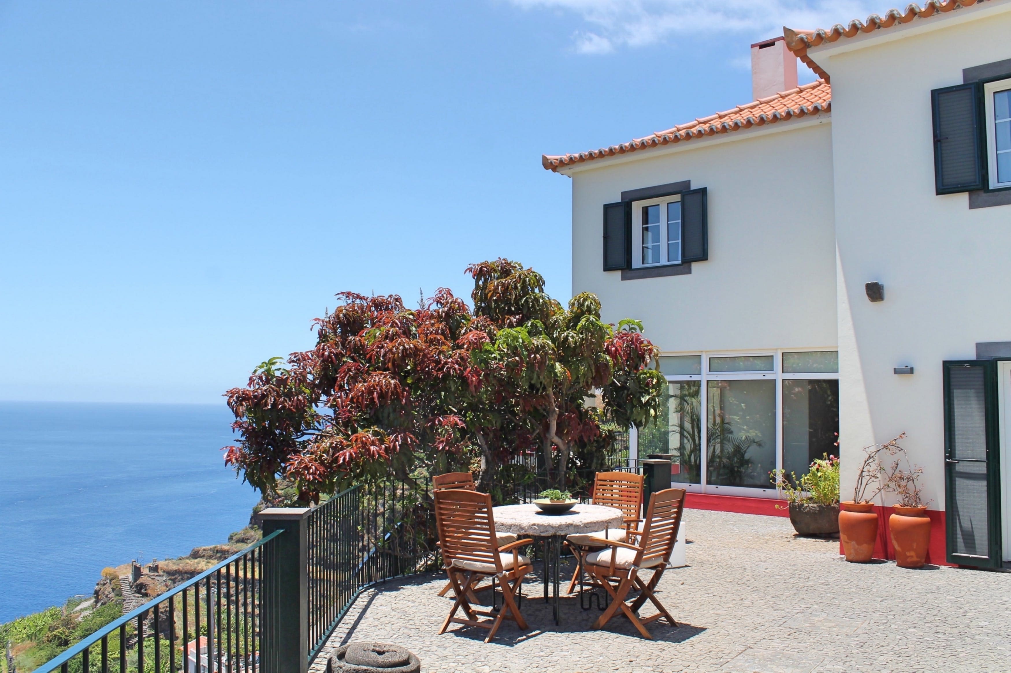 Villa Safira Paul do Mar Calheta: Spacious 4-Bedroom Apartment with Infinity Pool and Sea Views, Calheta
