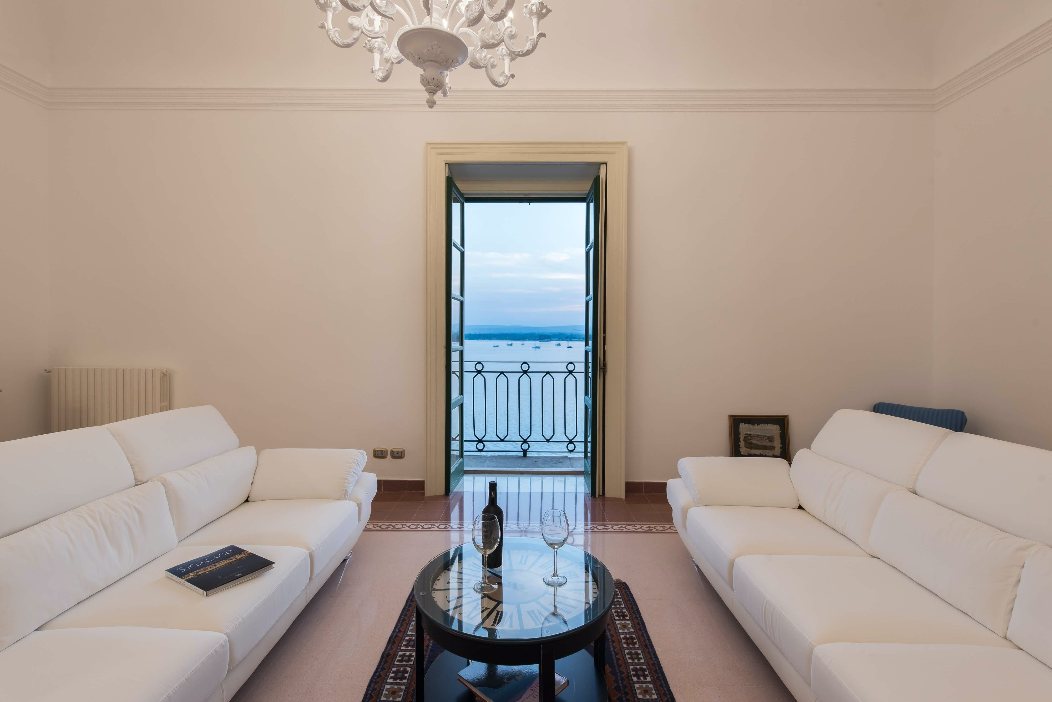 Villa Alba Grottasanta Syracuse: Stylish 3-Bedroom Apartment with Sea Views, Apartment Rental Syracuse