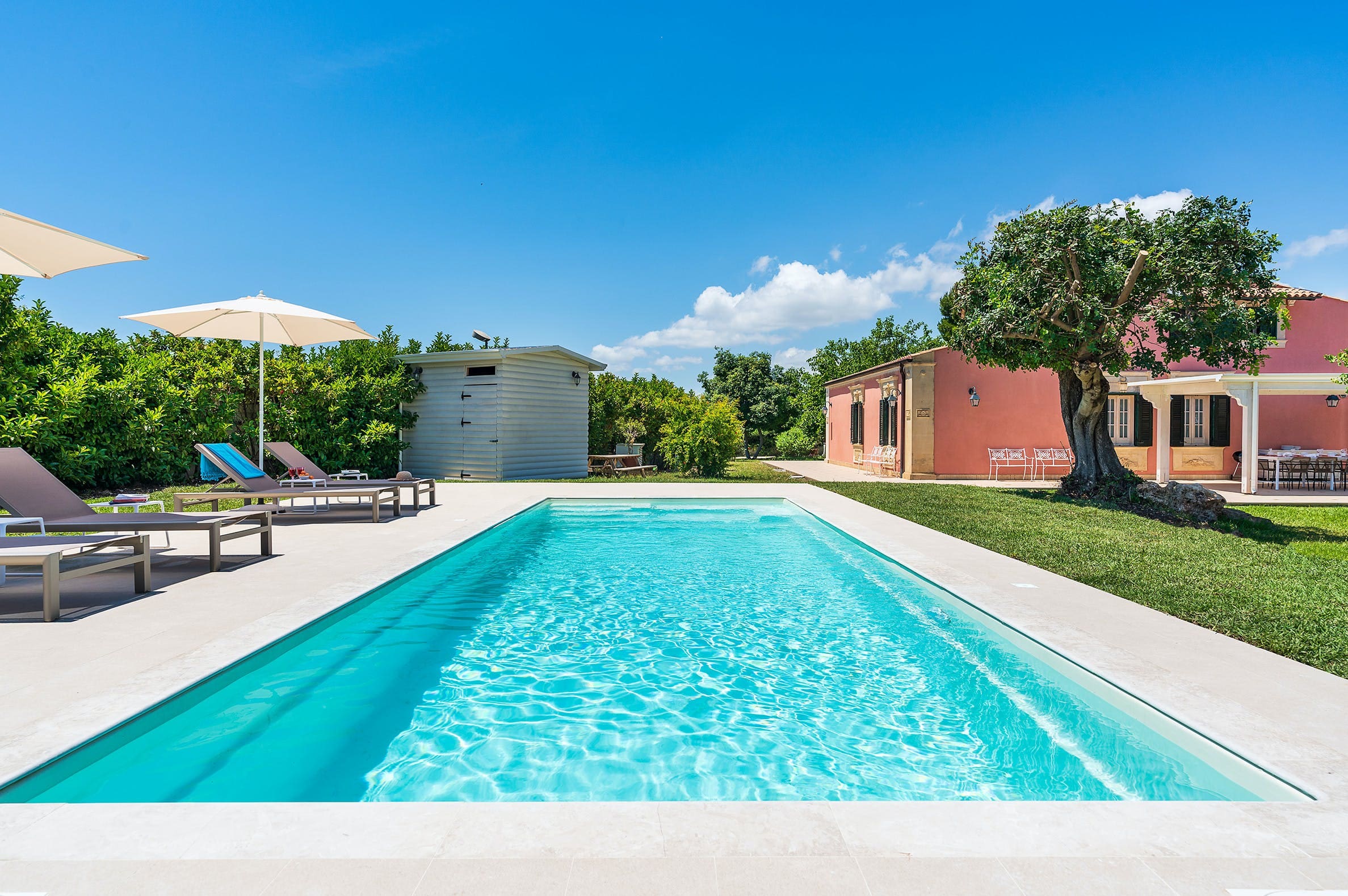 Villa Ceruleo Belvedere Syracuse: Elegant 4-Bedroom Apartment with Pool and Seaview, Syracuse Sicily