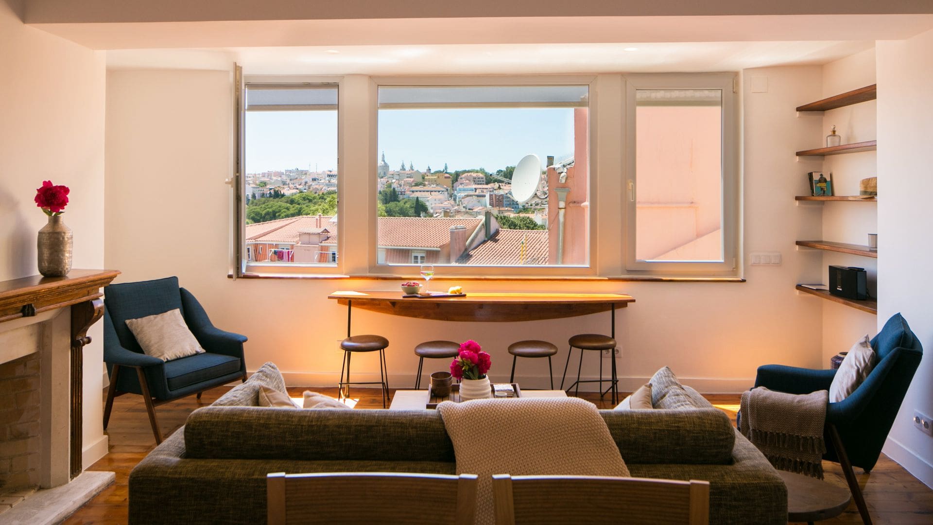 Casa Arraial Principe Real: Charming 3-Bedroom Apartment Rental with Rooftop Terrace, Principe Real Lisbon