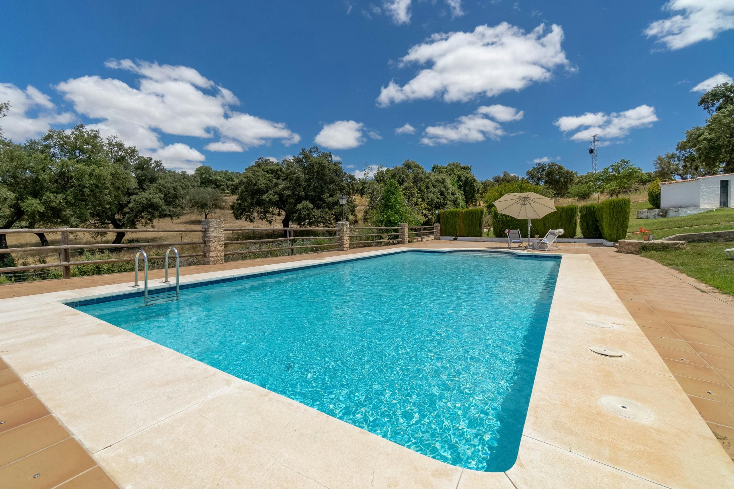 Casa Arrayán Alcalá: Spacious 5-Bedroom Apartment with Air-Con and Pool, Serrania de Ronda