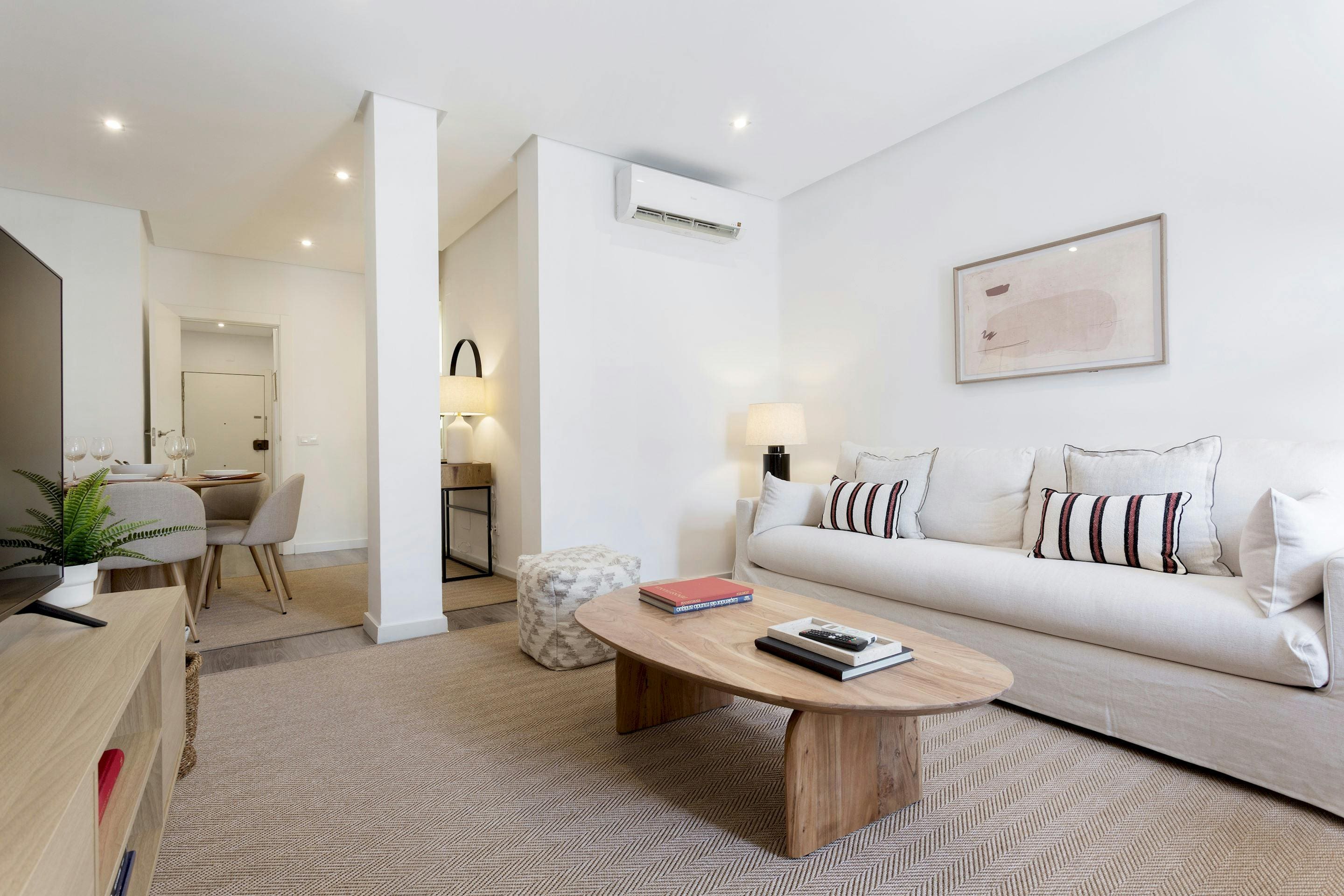 Casa Austrias Madrid Centro: Spacious 4-Bedroom Apartment Rental with Private Terrace, Madrid Centro