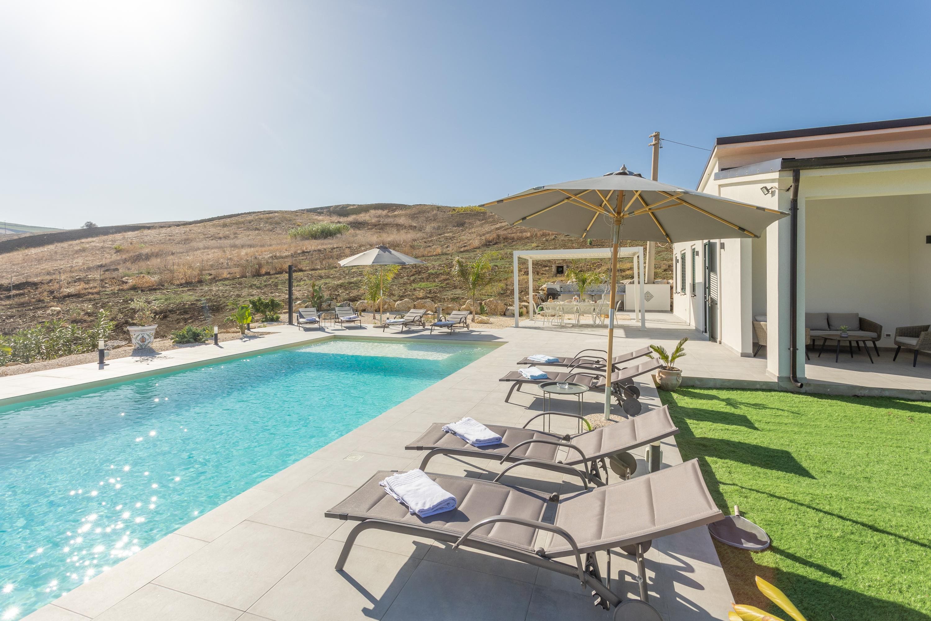 Casa Baida Trapani: Spacious 5-Bedroom Apartment with Private Pool near Beach, Trapani