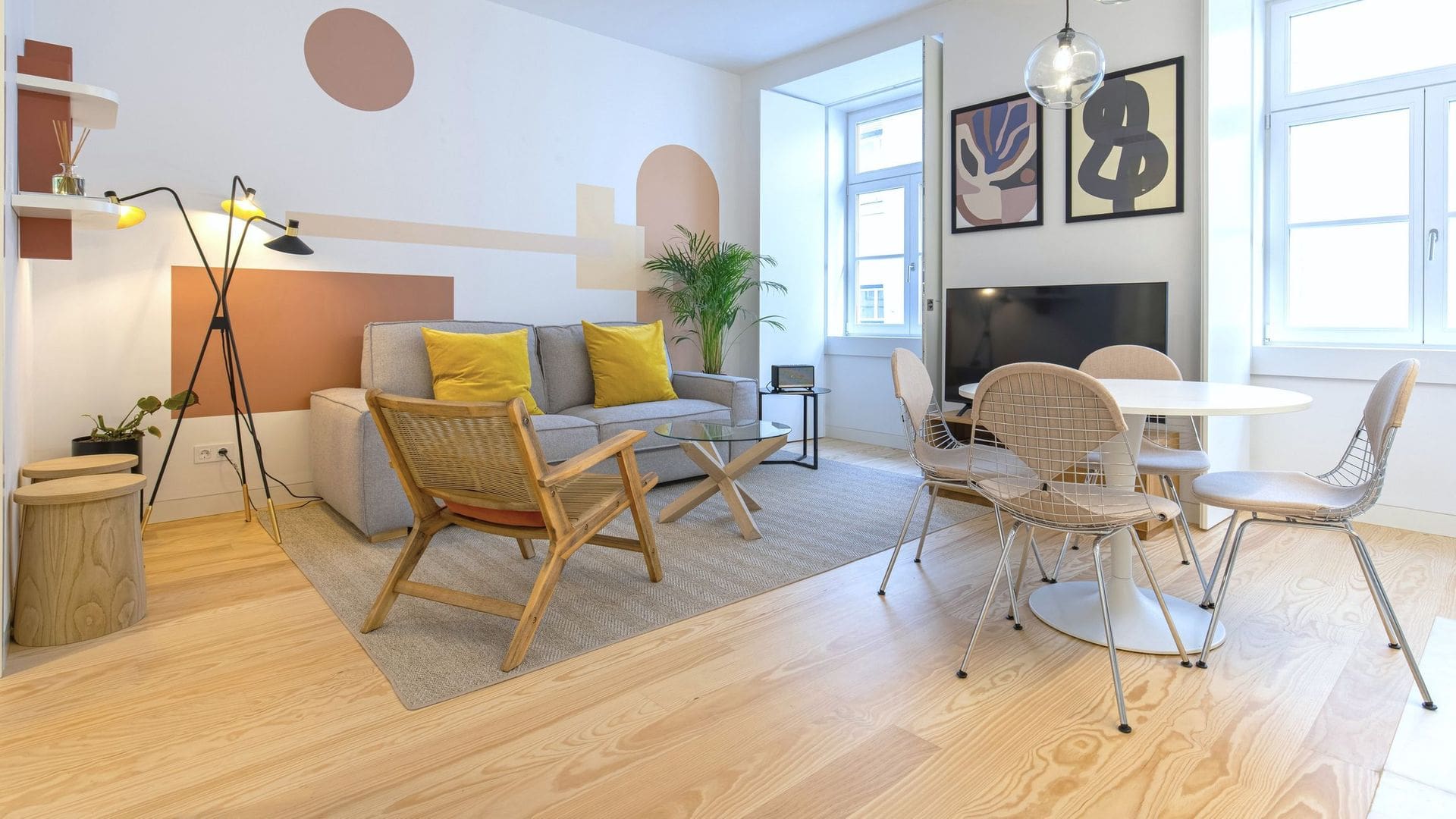 Casa Bairro Campo: Modern 2-Bedroom Apartment Rental with Air-Con and Seaviews, Campo Pequeno Lisbon