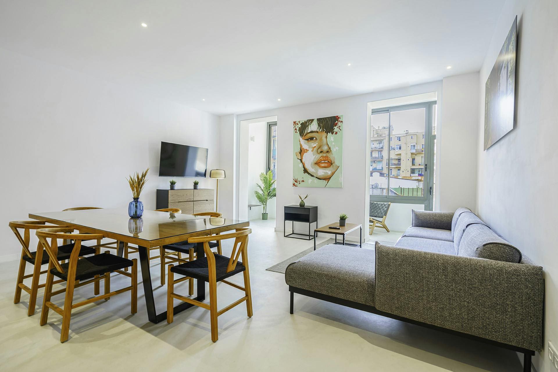 Villa Espalda Montjuïc El Raval: Charming 3-Bedroom Townhouse Rental with Air-Con in El Raval, Barcelona