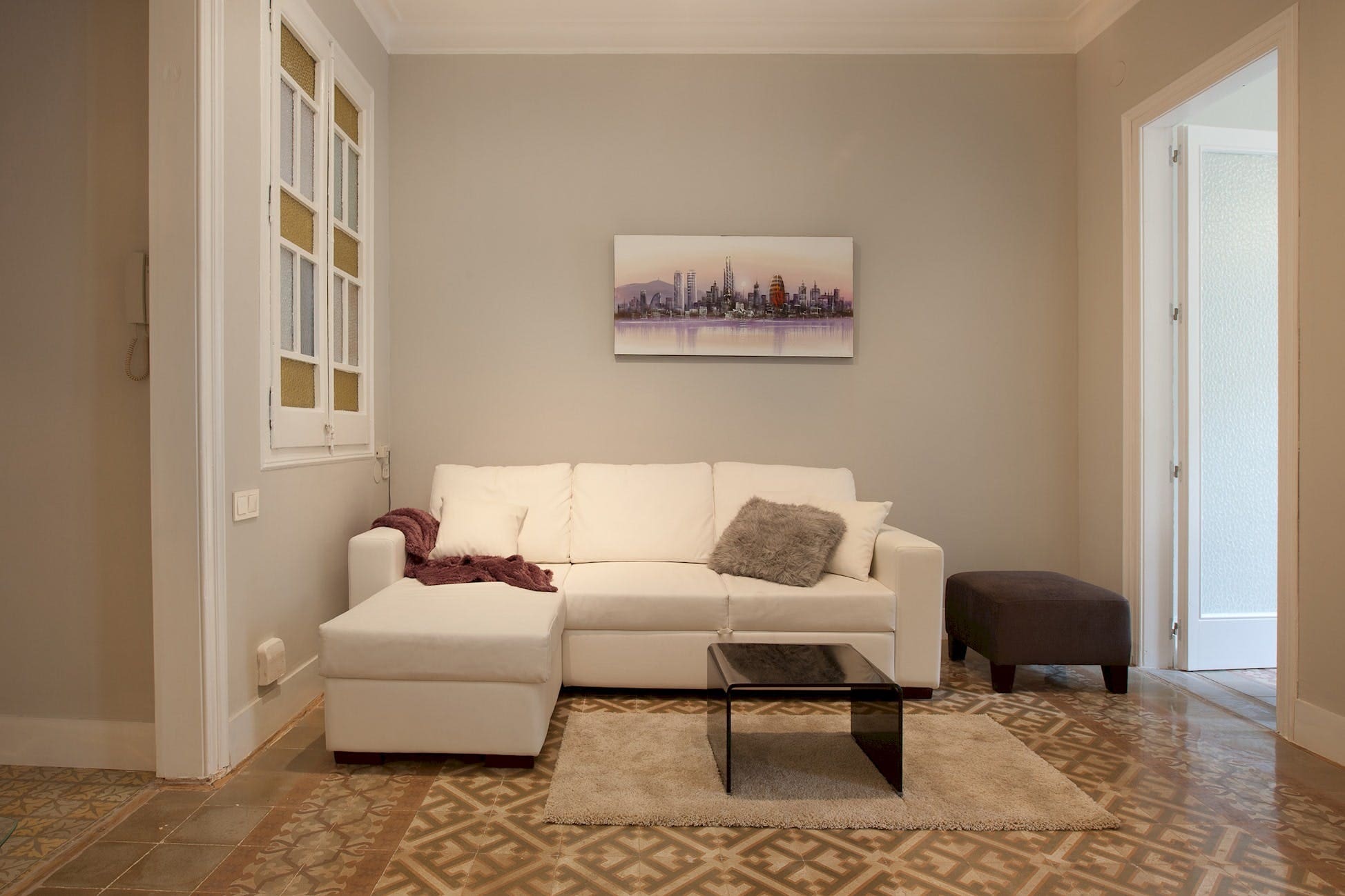 Casa Banys El Raval: Elegant 3-Bedroom Apartment Rental with Seaview and Air Conditioning in El Raval, Barcelona