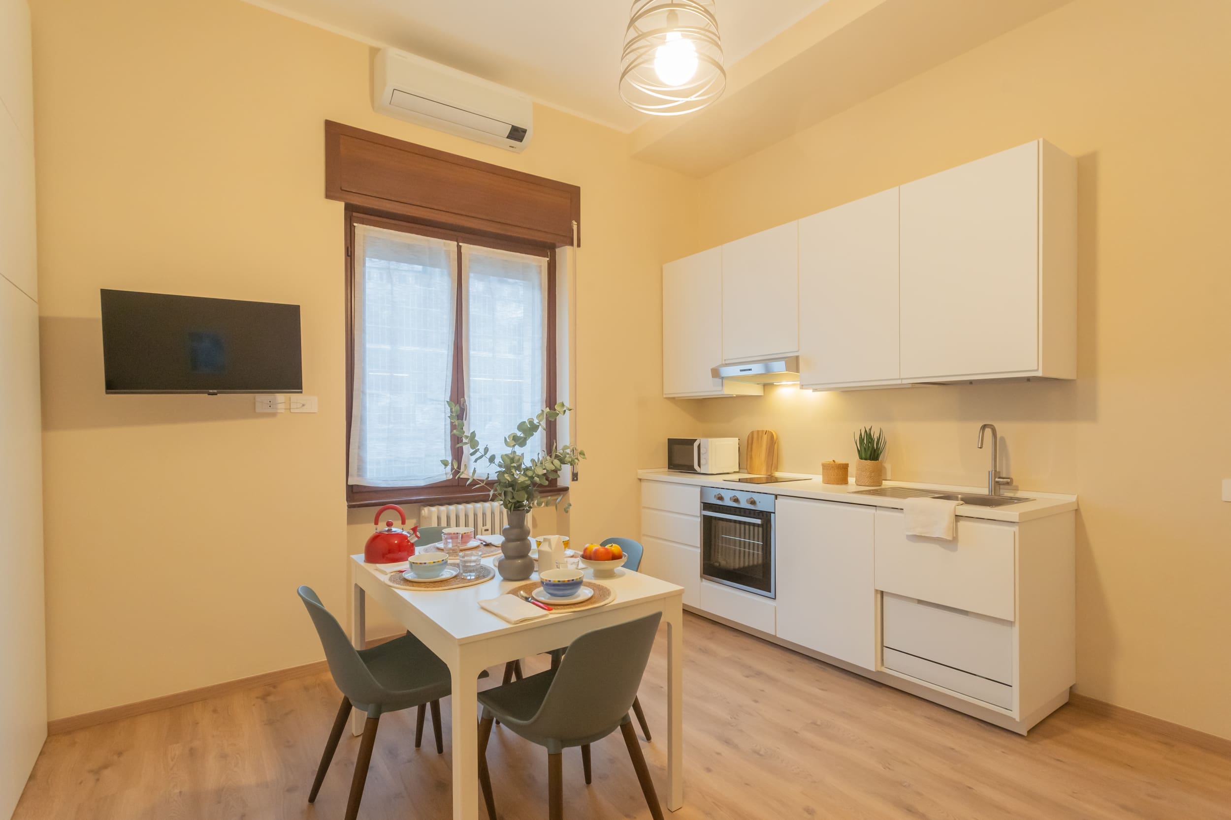 Villa Smeraldo Tavernola Como: Charming 2-Bedroom Townhouse Rental with Lake Views, Como Italy
