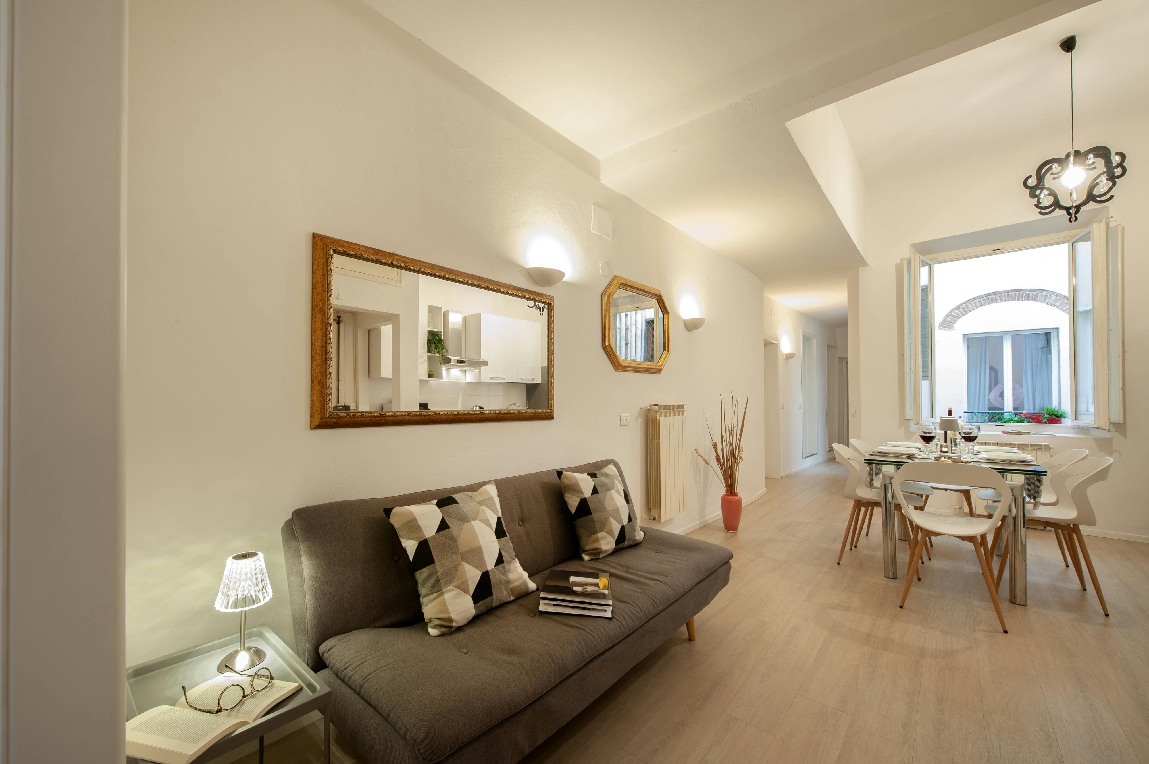 Casa Bargello SantaCroce: Chic 1-Bedroom Apartment Rental with Air-Con in Santa Croce, Florence