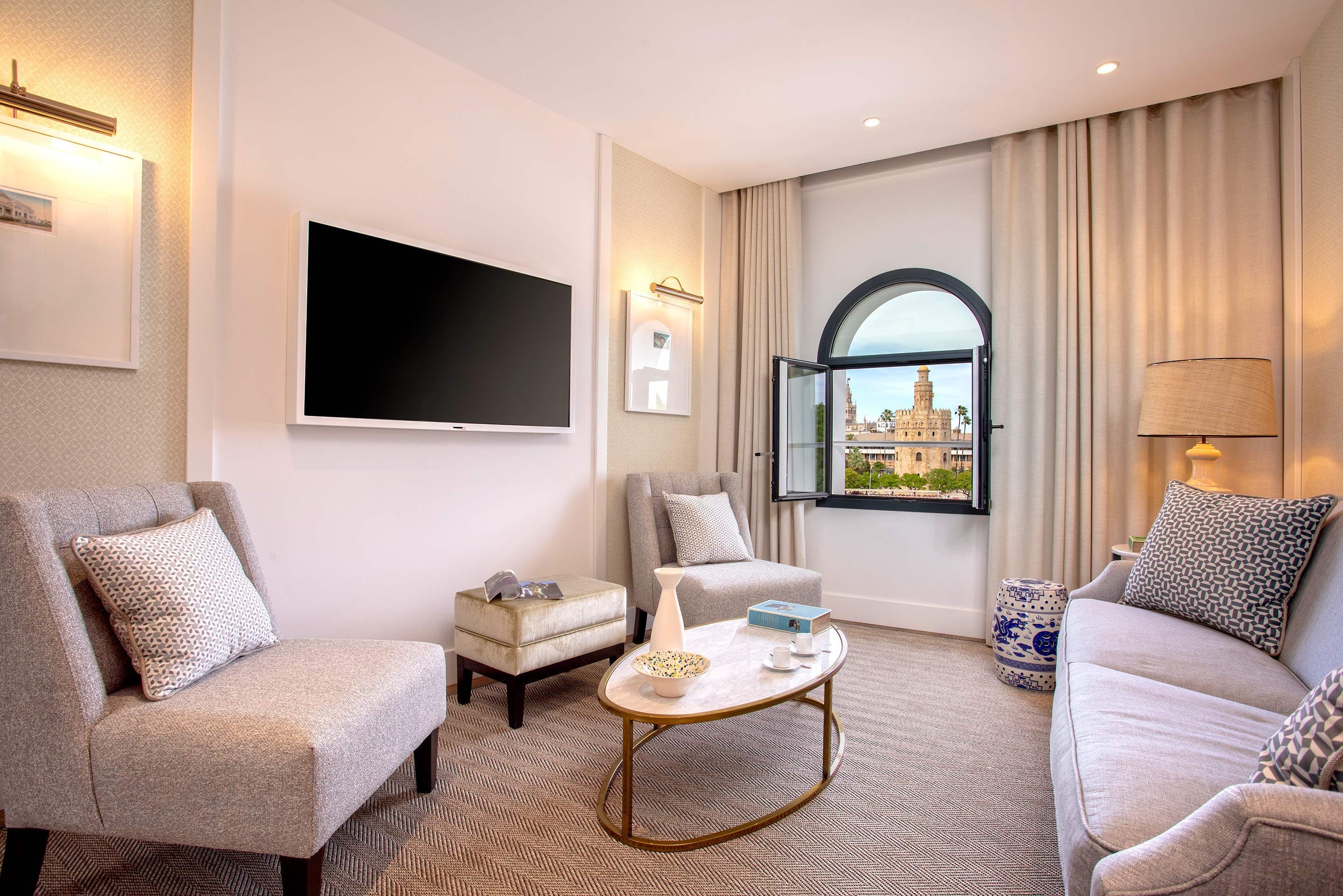 Casa Betis Sevilla: Charming 2-Bedroom Apartment with Rooftop Pool, El Arenal Sevilla