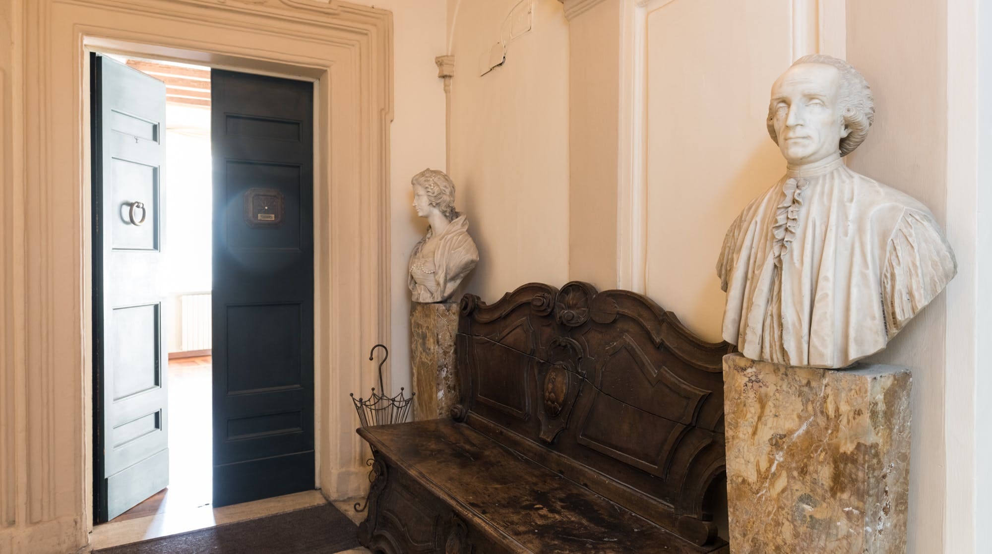 Casa Biagio Borgo: Charming 2-Bedroom Apartment Rental with Air Conditioning in Borgo Rome