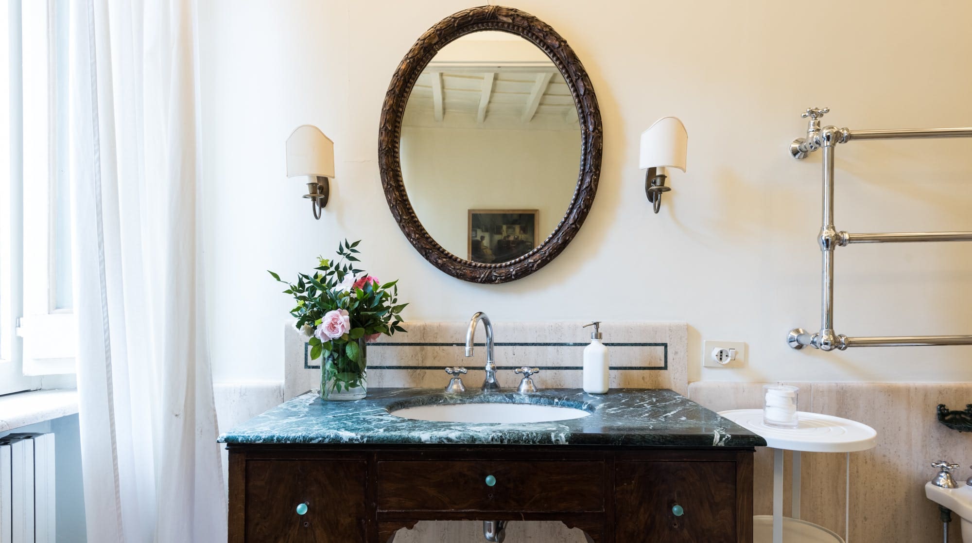 Casa Biagio Borgo: Charming 2-Bedroom Apartment Rental with Air Conditioning in Borgo Rome
