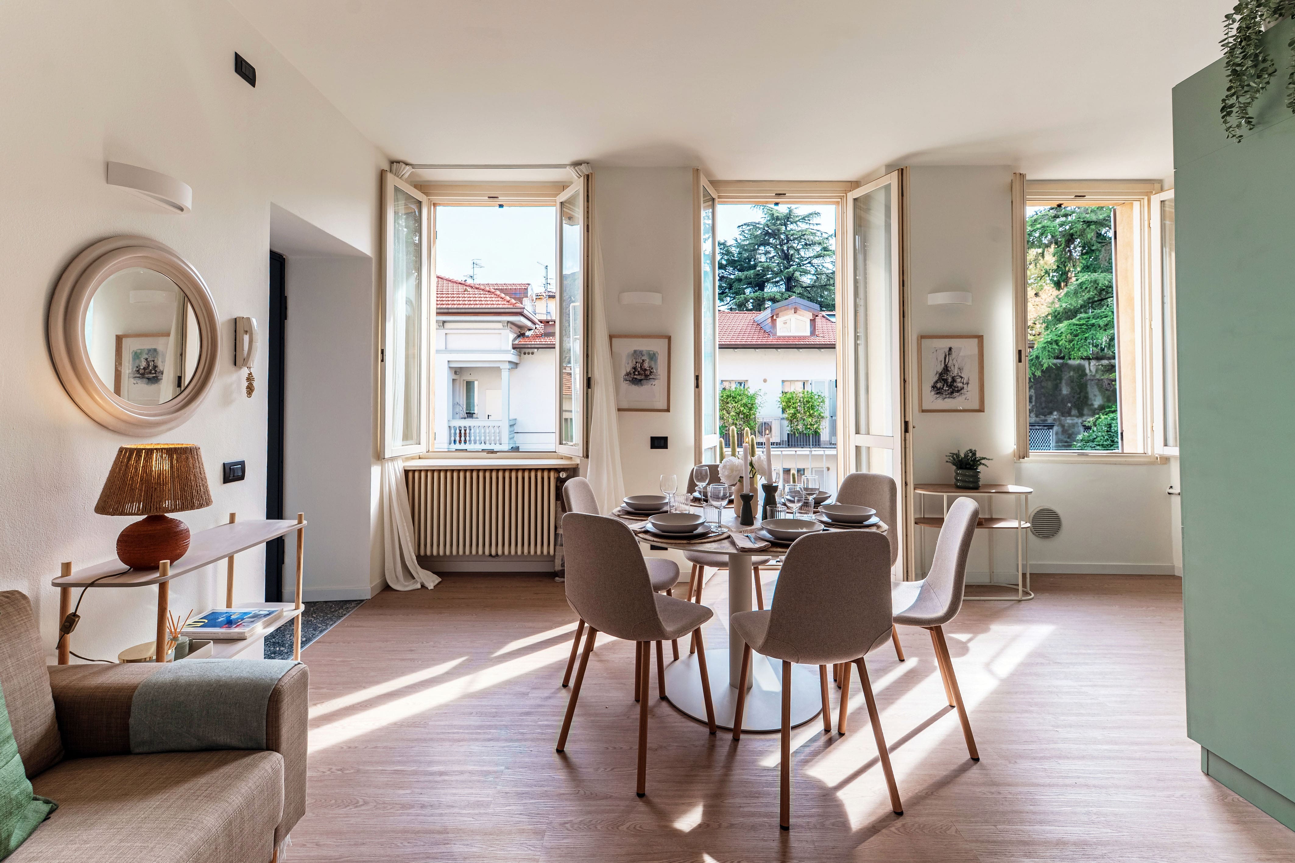 Casa Bissone Como: Charming 3-Bedroom Apartment with Lake Views, Apartment Rental Como