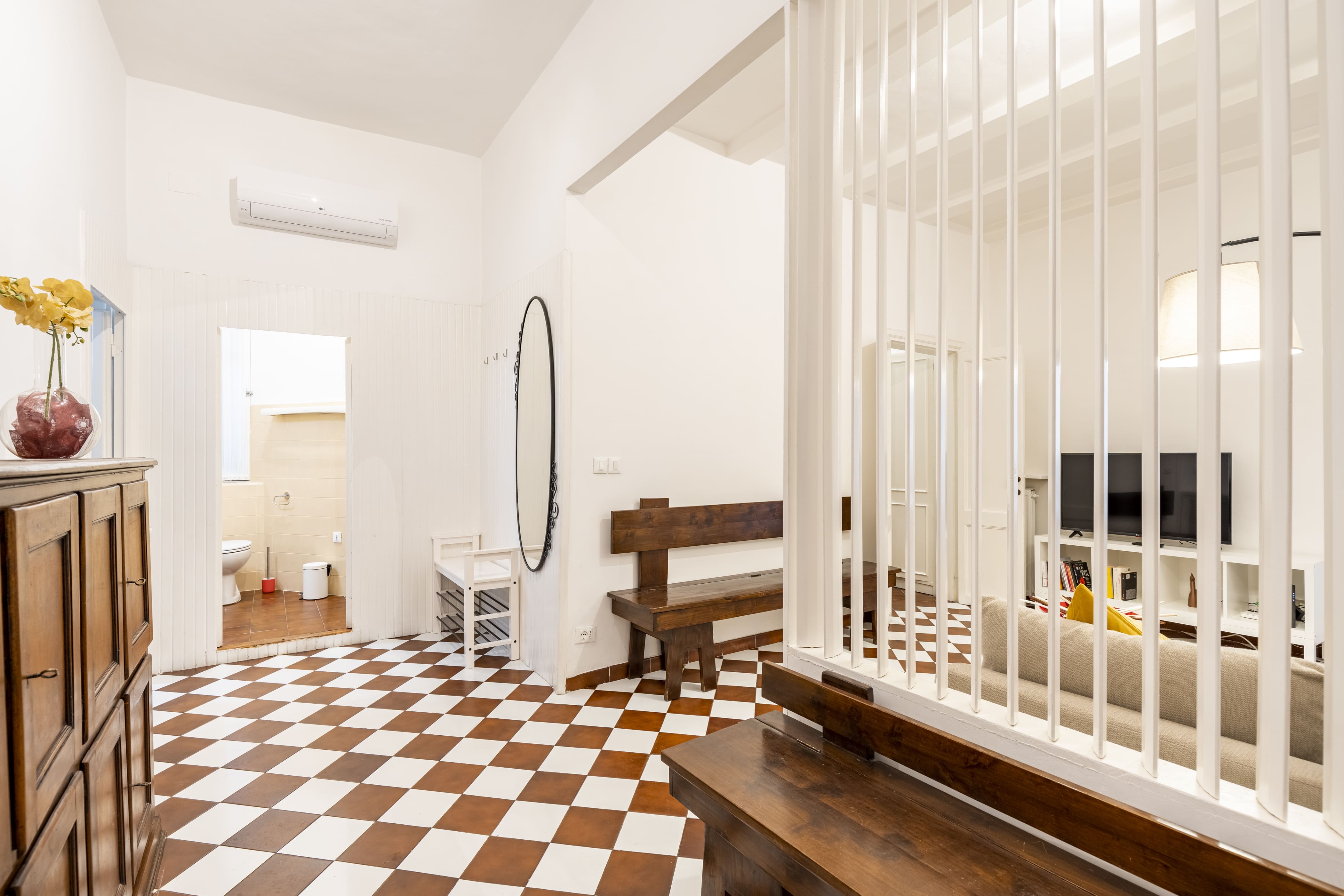 Casa Borghetto Borgo Borgo: Charming 2-Bedroom Apartment Rental with Air-Con in Borgo Rome