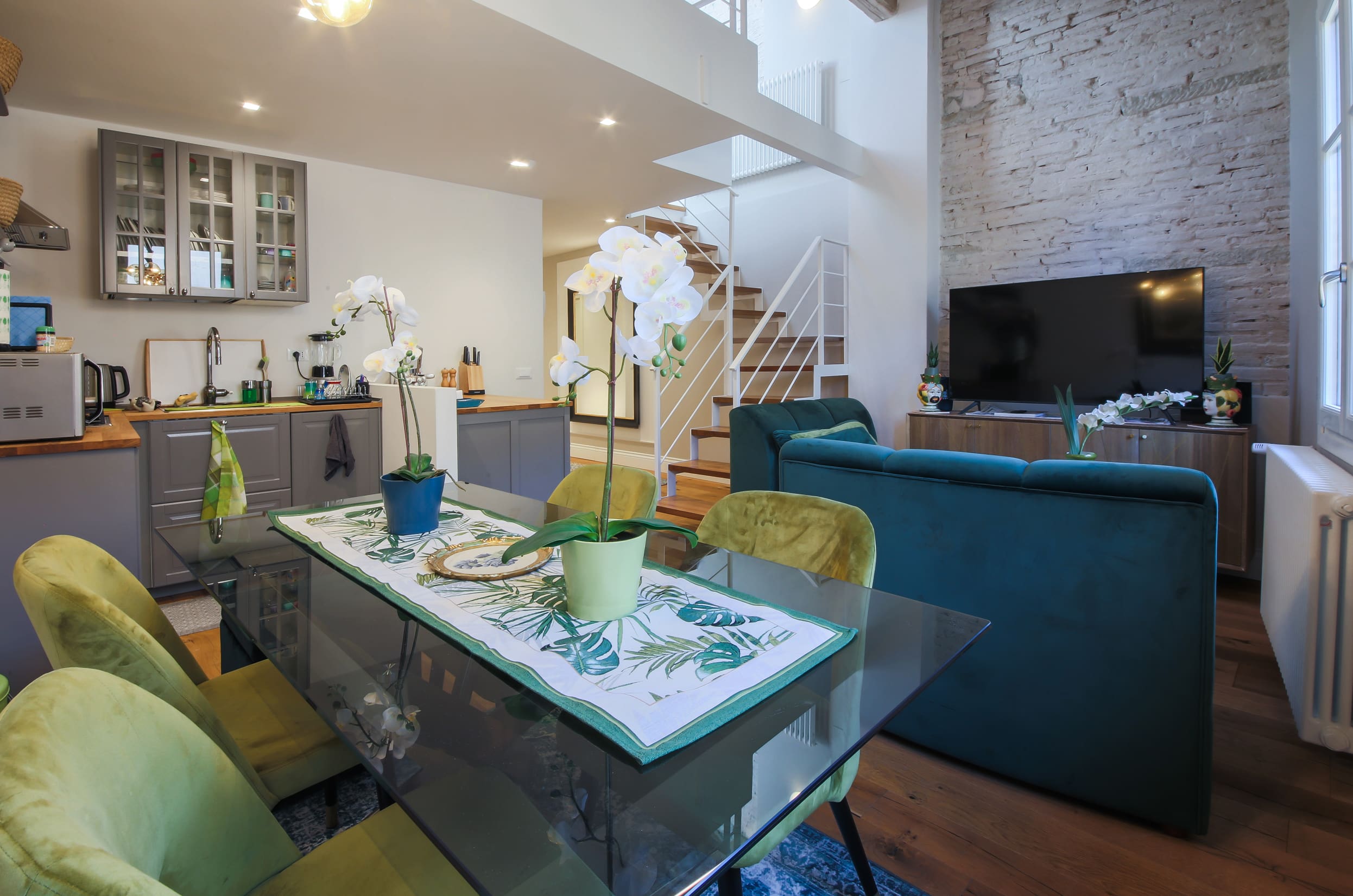 Villa Ambrato Poggio Santa Croce: Charming 3-Bedroom Apartment Rental with Air Conditioning in Santa Croce, Florence