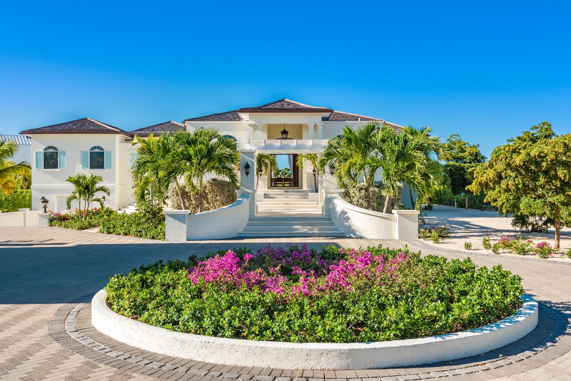 Villa Suão Long Bay Turks and Caicos Islands: Luxury 4-Bedroom Apartment with Beachfront Access, Turks and Caicos