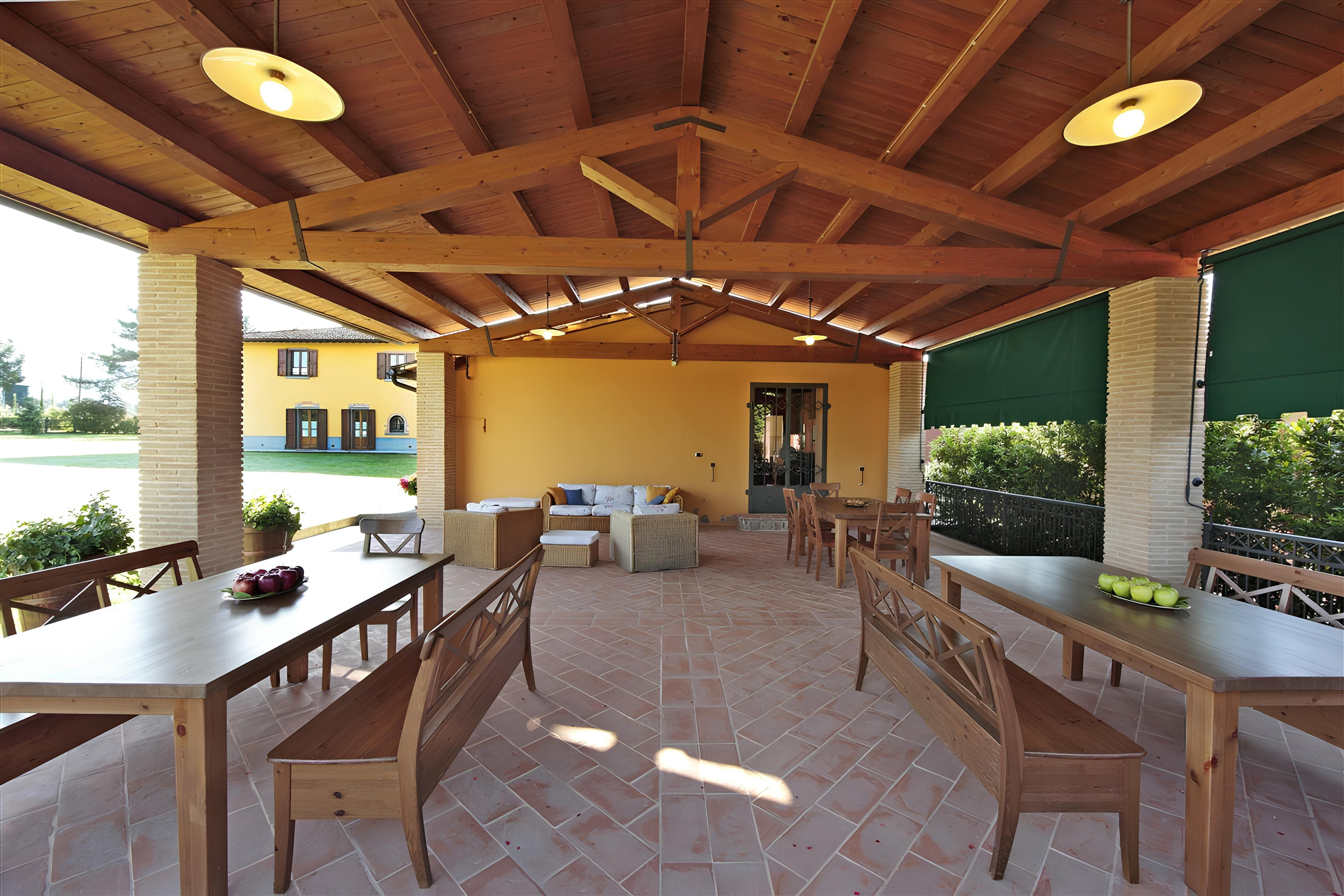 Casa Calvana Firenze: Spacious 6-Bedroom Apartment with Pool and Wellness Centre, Florence East