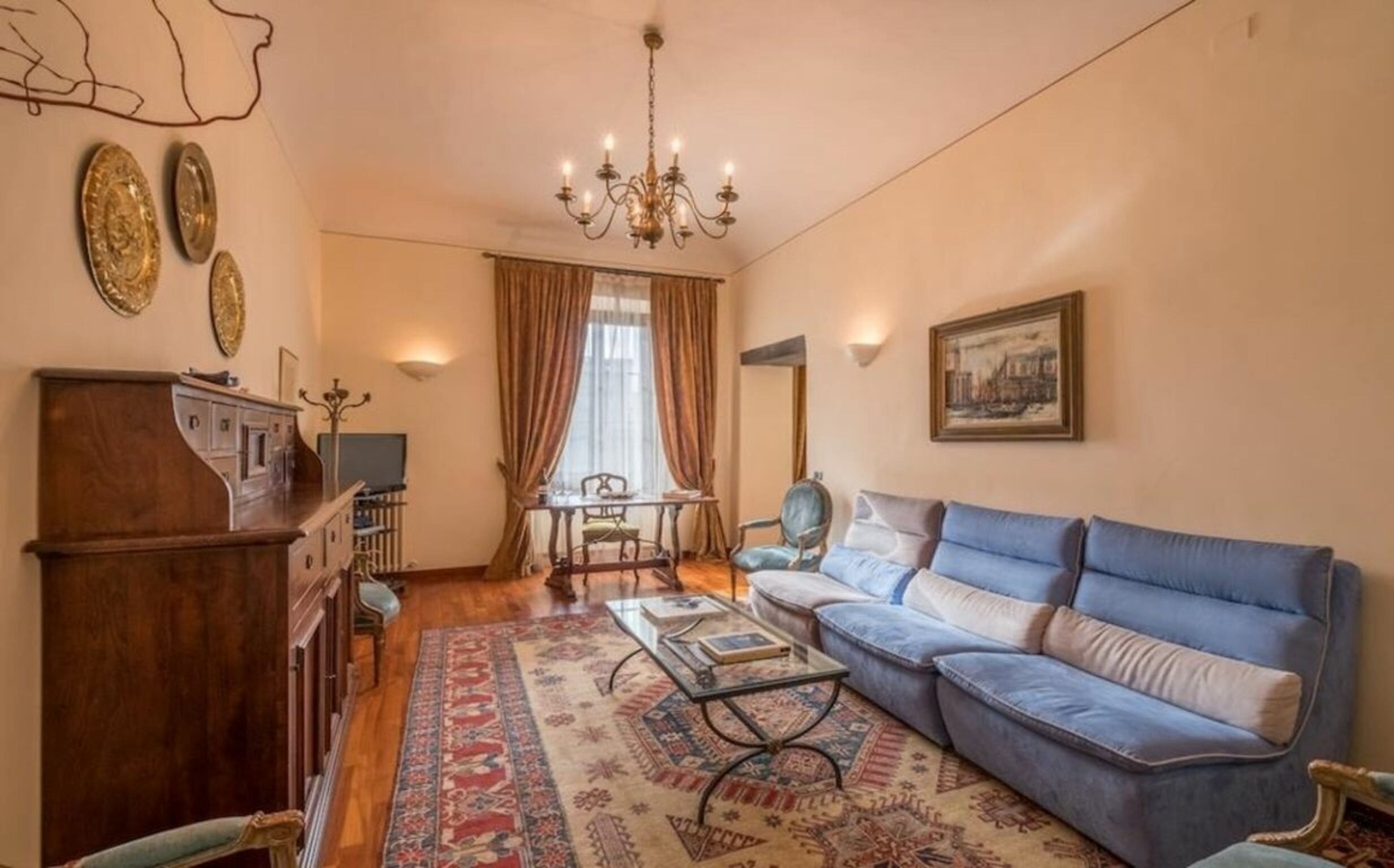 Casa Calzaiuoli Santa Croce: Elegant 2-Bedroom Apartment Rental with Air-Con and Workspace, Santa Croce Florence