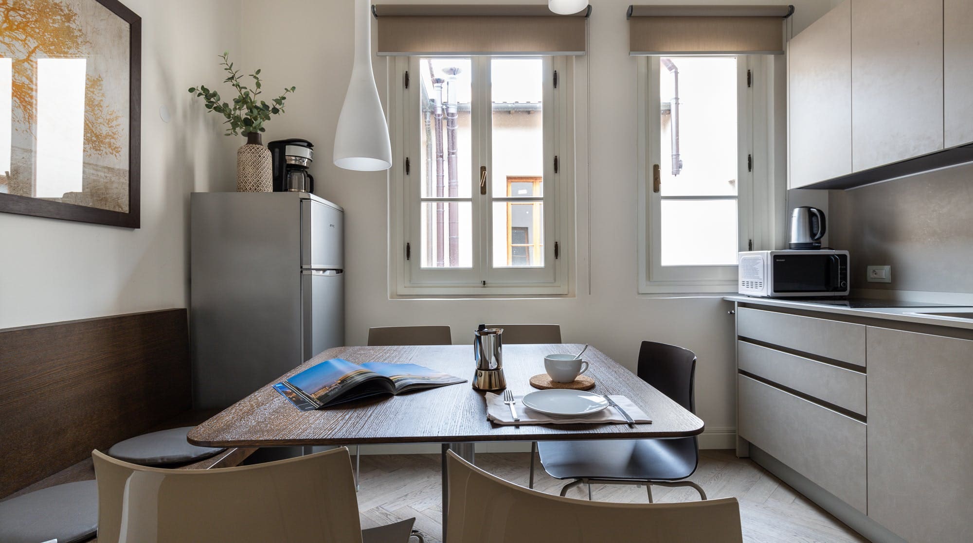 Casa Campanile Firenze: Elegant 3-Bedroom Apartment Rental with Air-Con in Duomo Florence