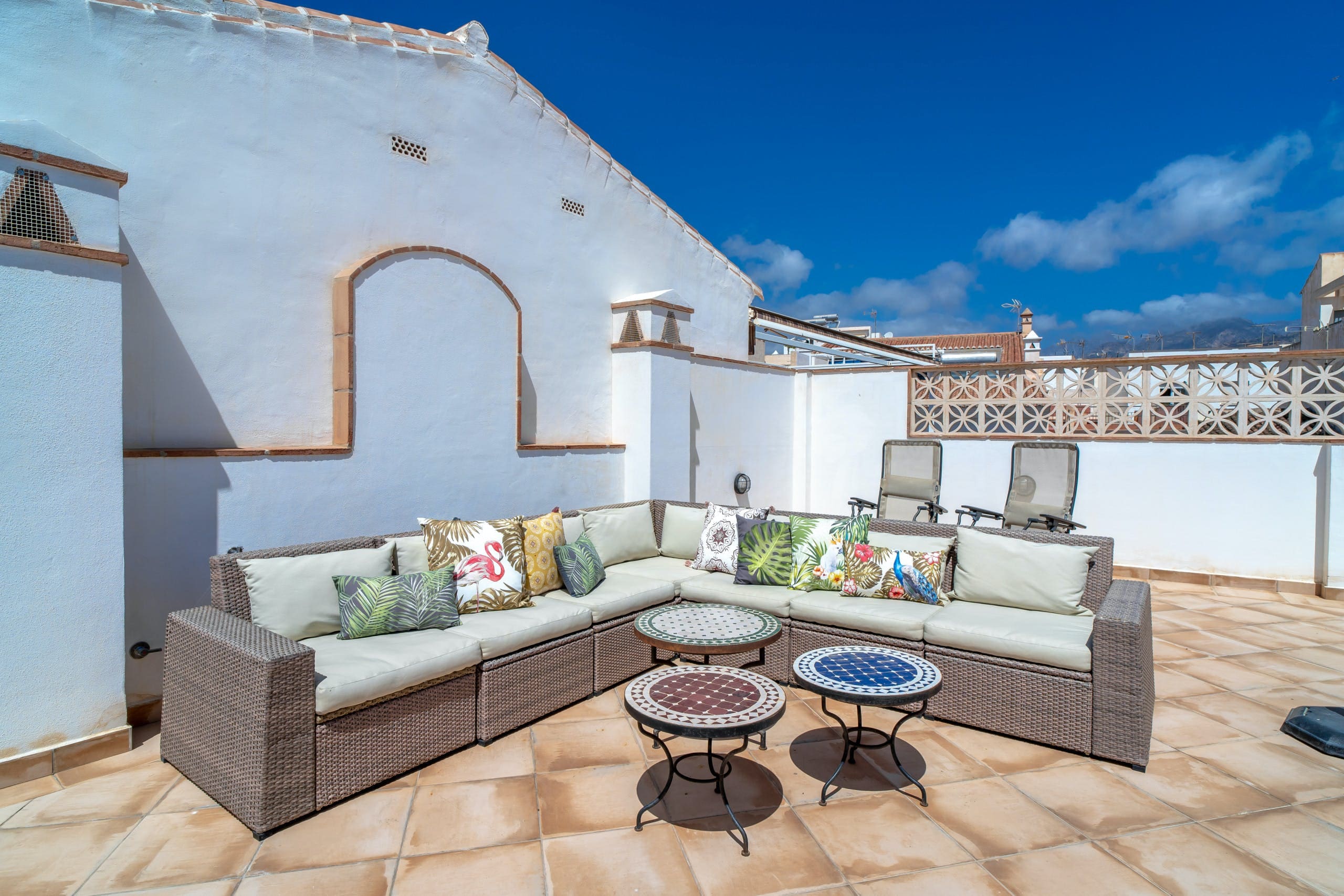 Casa Carabeillo Nerja: Luxury 4-Bedroom Villa with Private Pool and Sea Views, Nerja