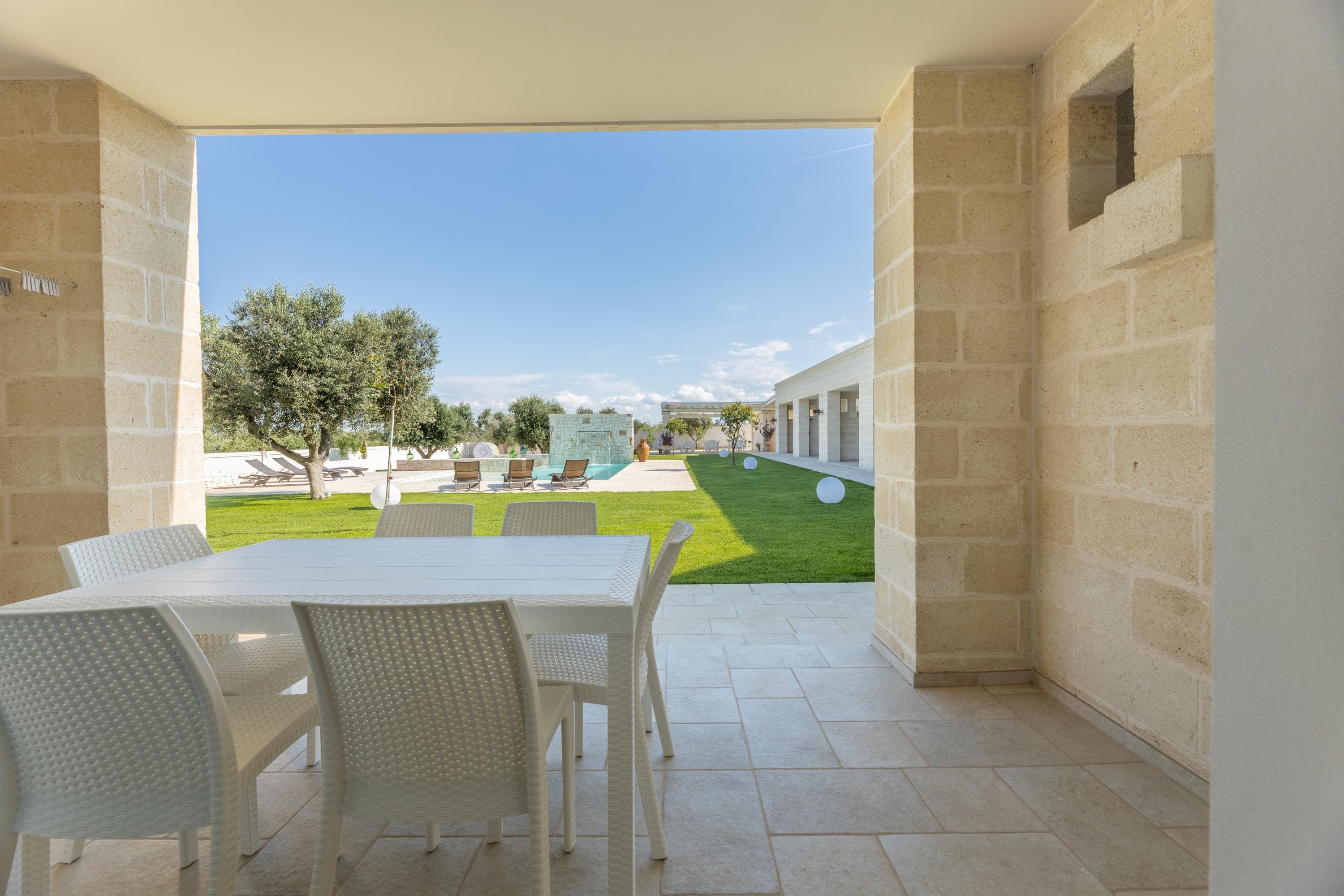 Villa Alba Pilone Ostuni: Charming 2-Bedroom Apartment with Pool and Sea Views, Ostuni