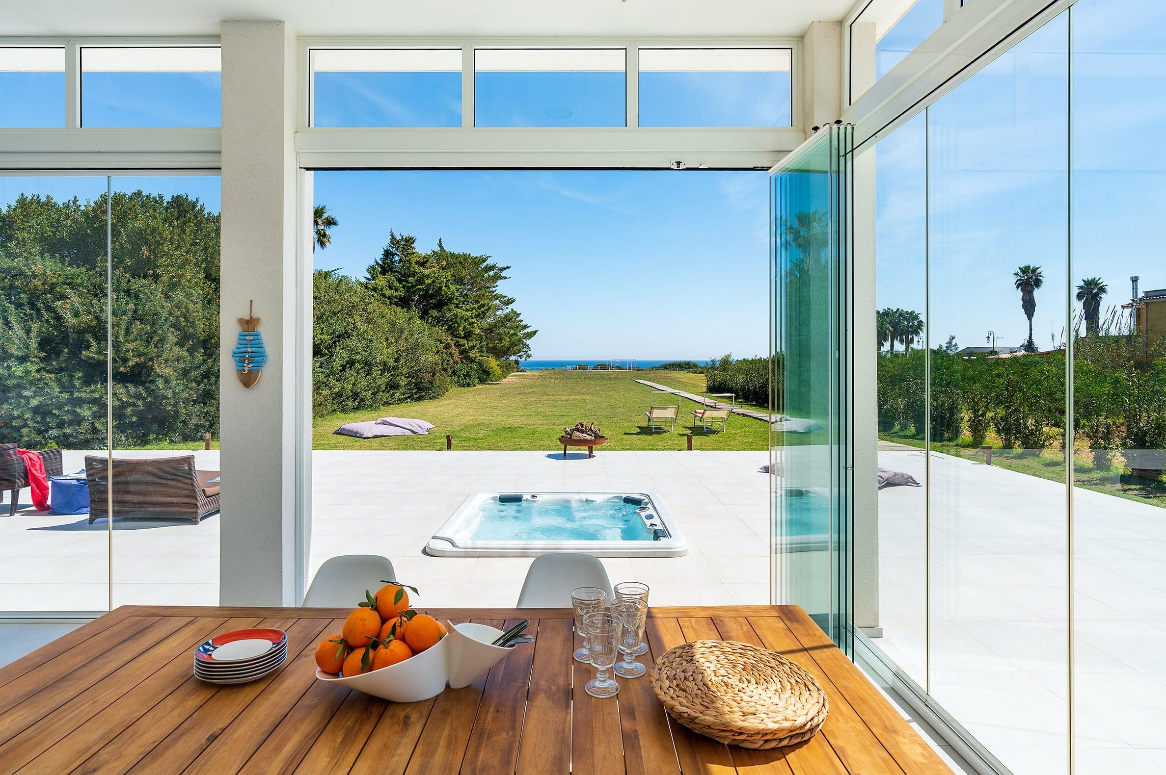 Casa Carrubba Siracusa: Charming 3-Bedroom Apartment with Sea Views and Air-Con, Syracuse
