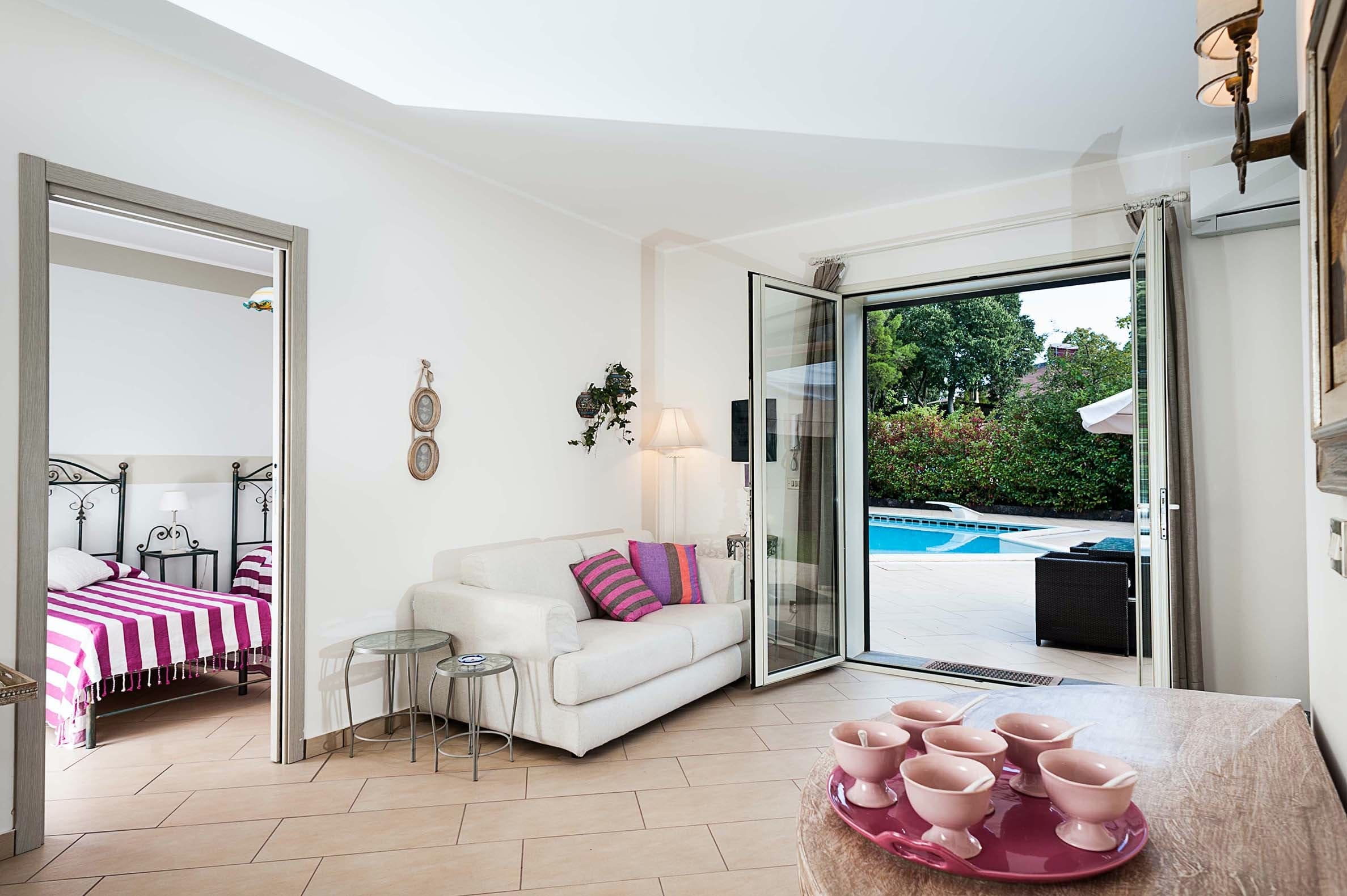 Casa Carrubo Etna: Charming 2-Bedroom Apartment with Pool and Sea Views, Etna Sicily