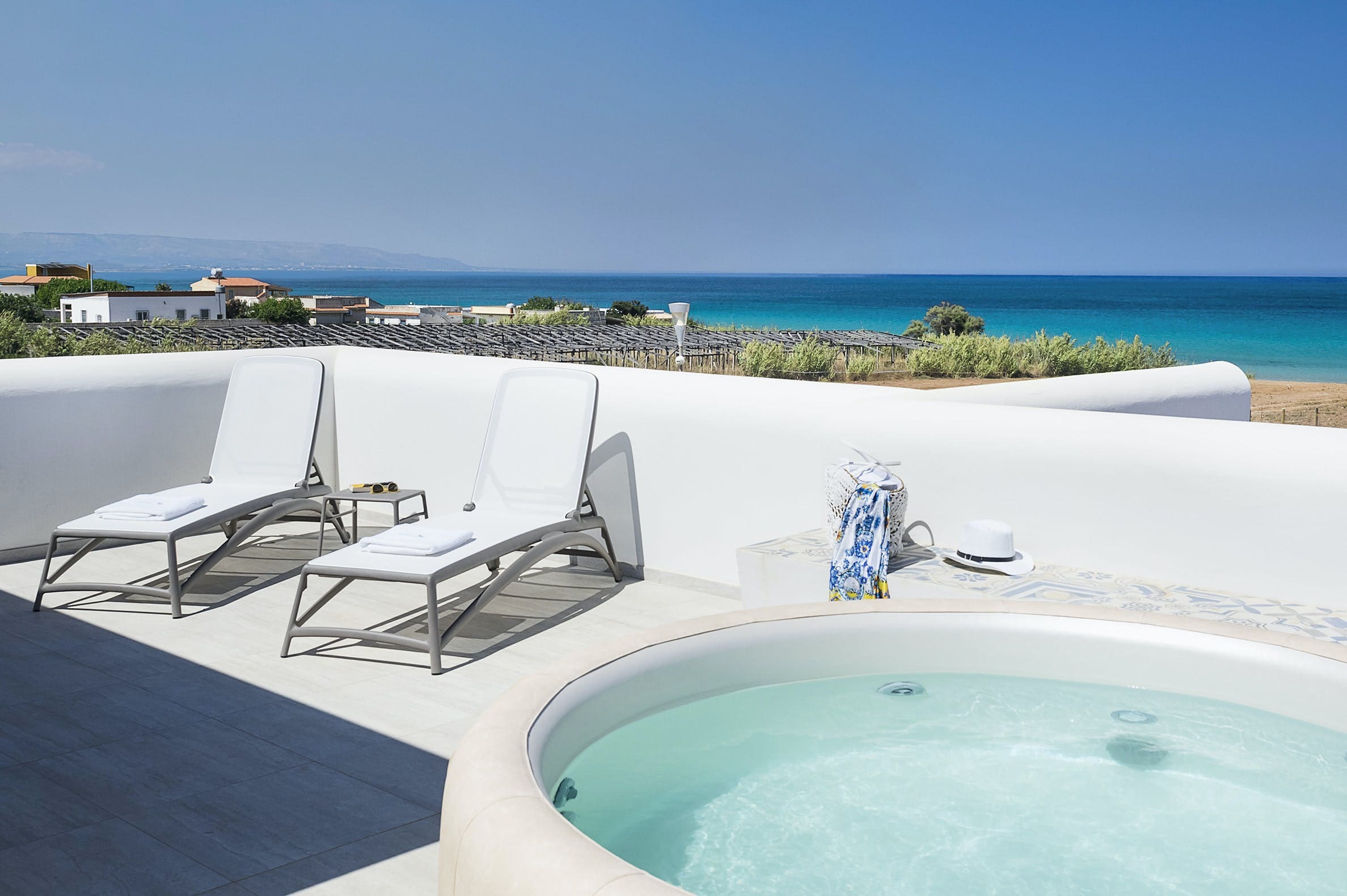 Casa Carrubo Marzamemi: Elegant 2-Bedroom Apartment with Heated Pool and Jacuzzi, Val di Noto