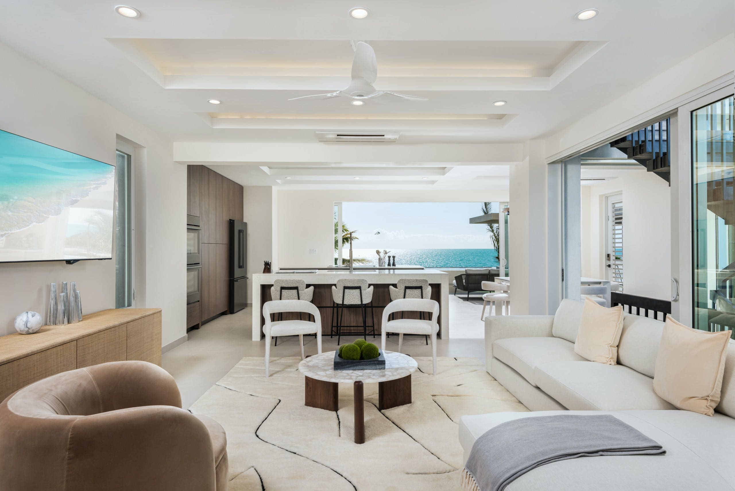 Casa Casuarina Providenciales: 5-Bedroom Luxury Apartment with Infinity Pool, Turks and Caicos