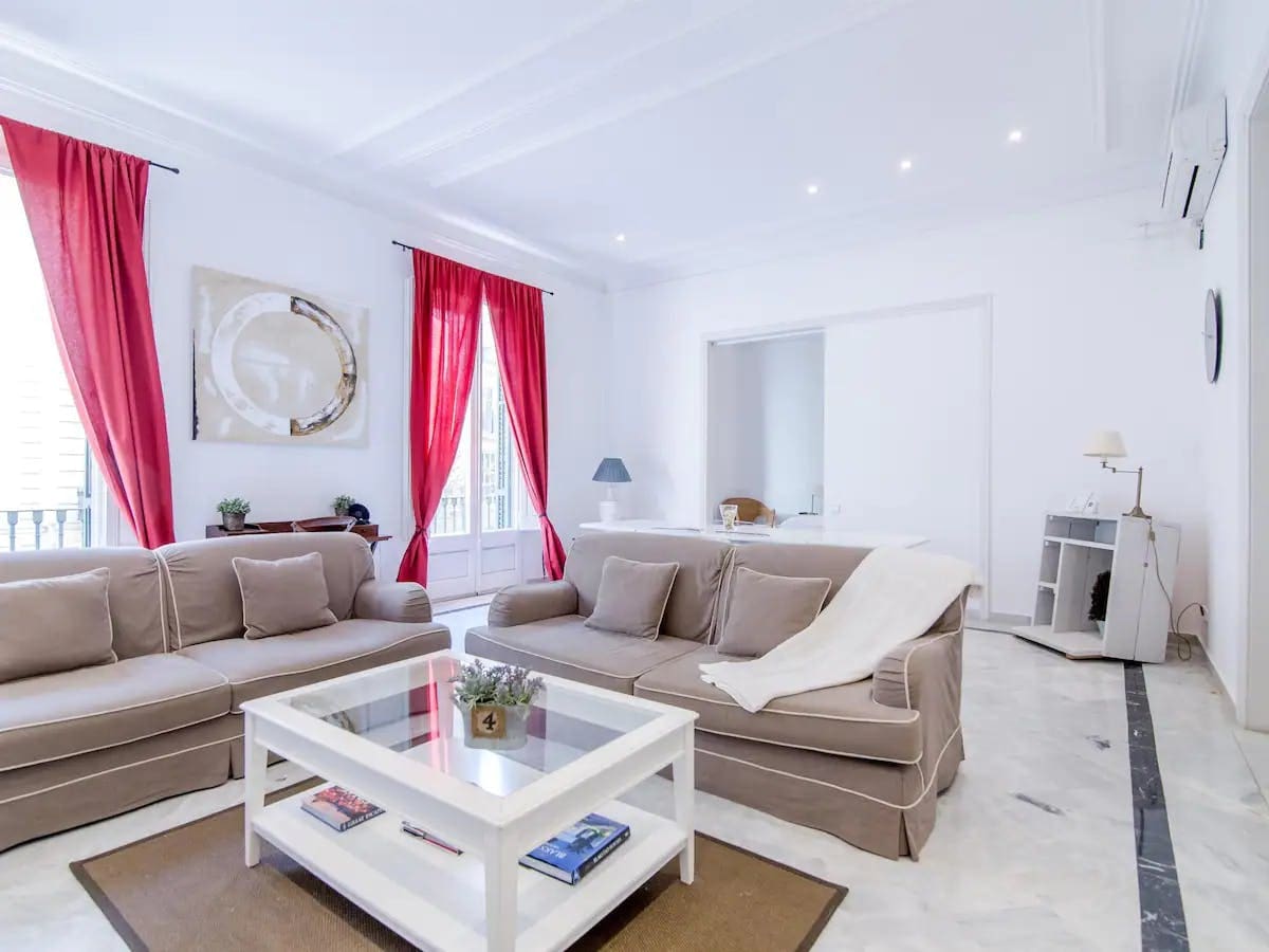 Casa Cerdà Eixample Eixample 4: Stylish 2-Bedroom Apartment with Seaview and Air-Con, Eixample Barcelona