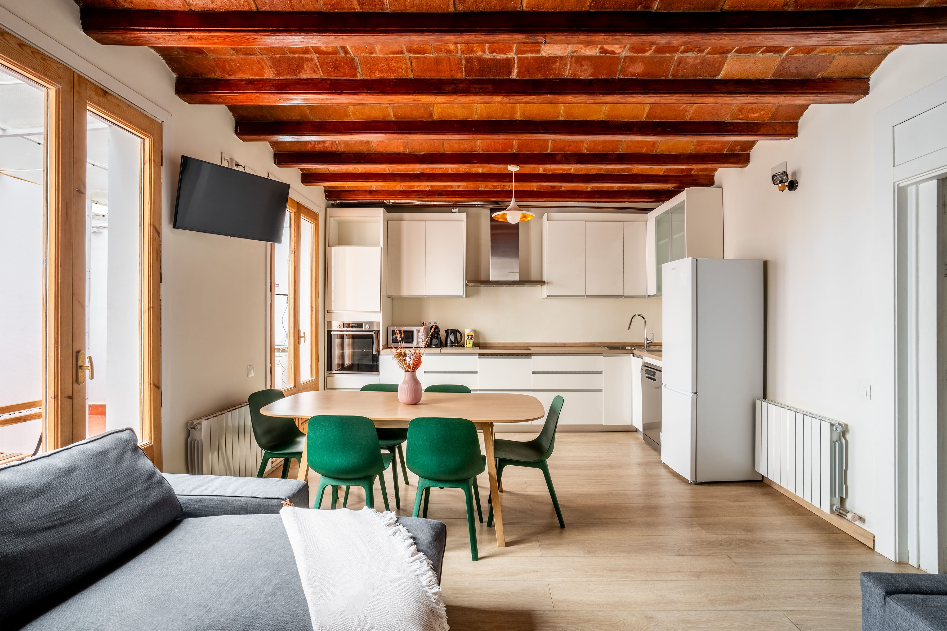 Villa Solano Provença Eixample: Spacious 4-Bedroom Apartment with Seaviews, Eixample, Barcelona