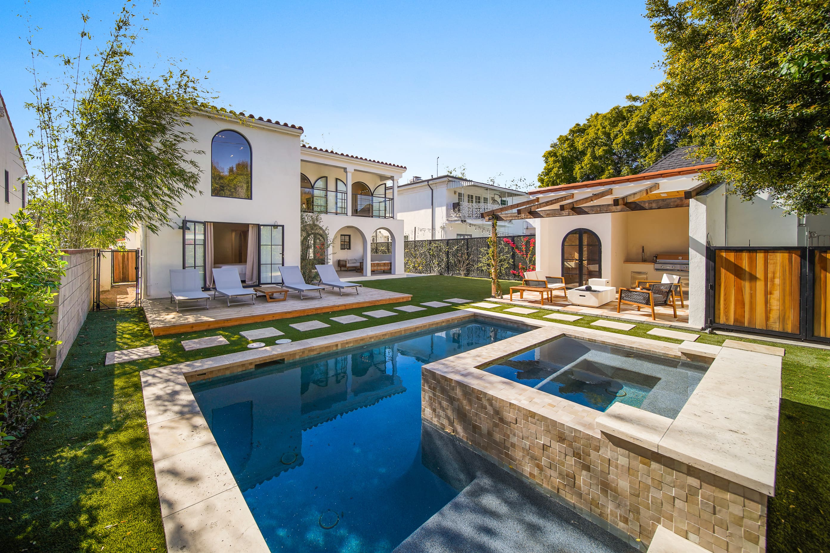 Casa Chaparral Fairfax: Luxury 4-Bedroom Villa with Pool and Hot Tub, Los Angeles