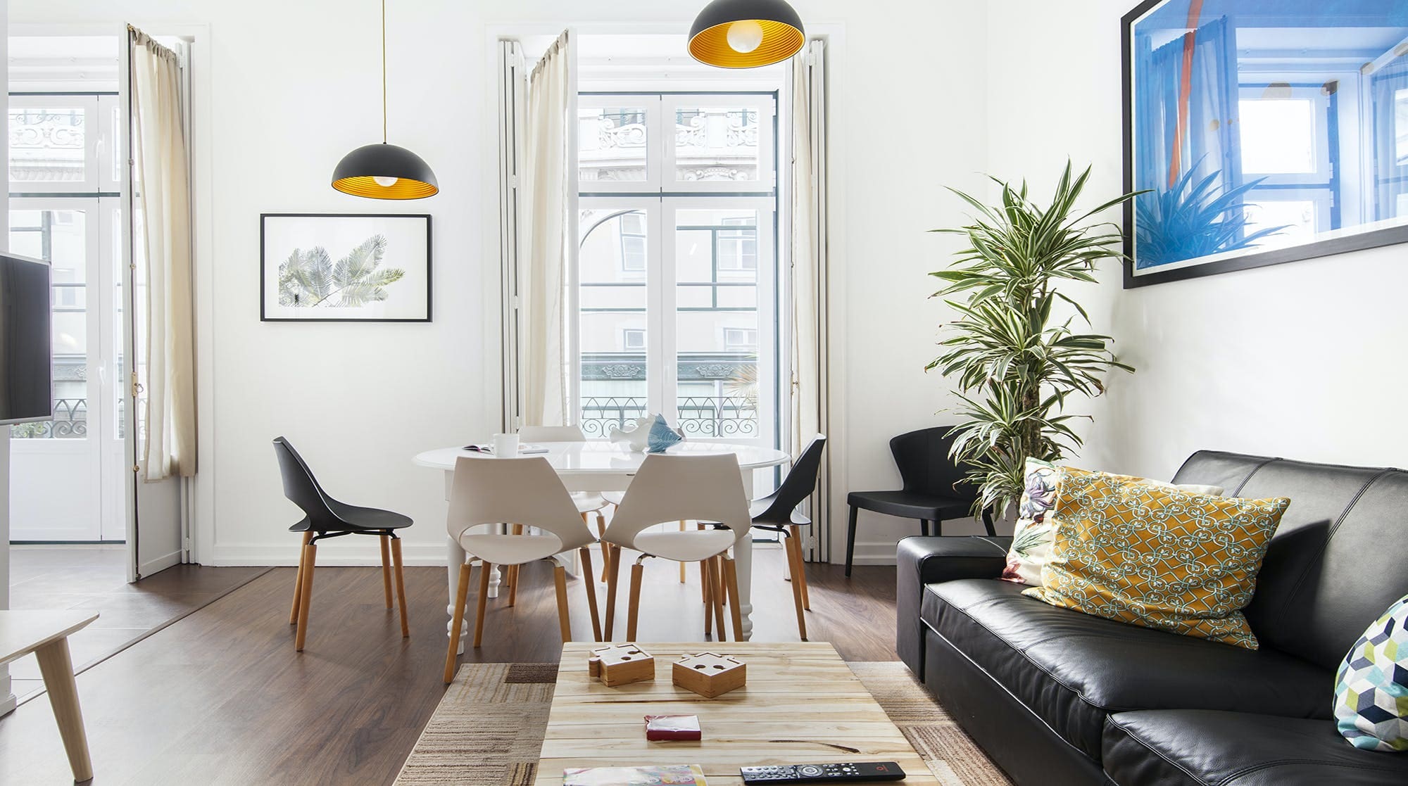 Casa Chiado Carmo: Stylish 3-Bedroom Apartment Rental with Sea Views in Chiado, Lisbon