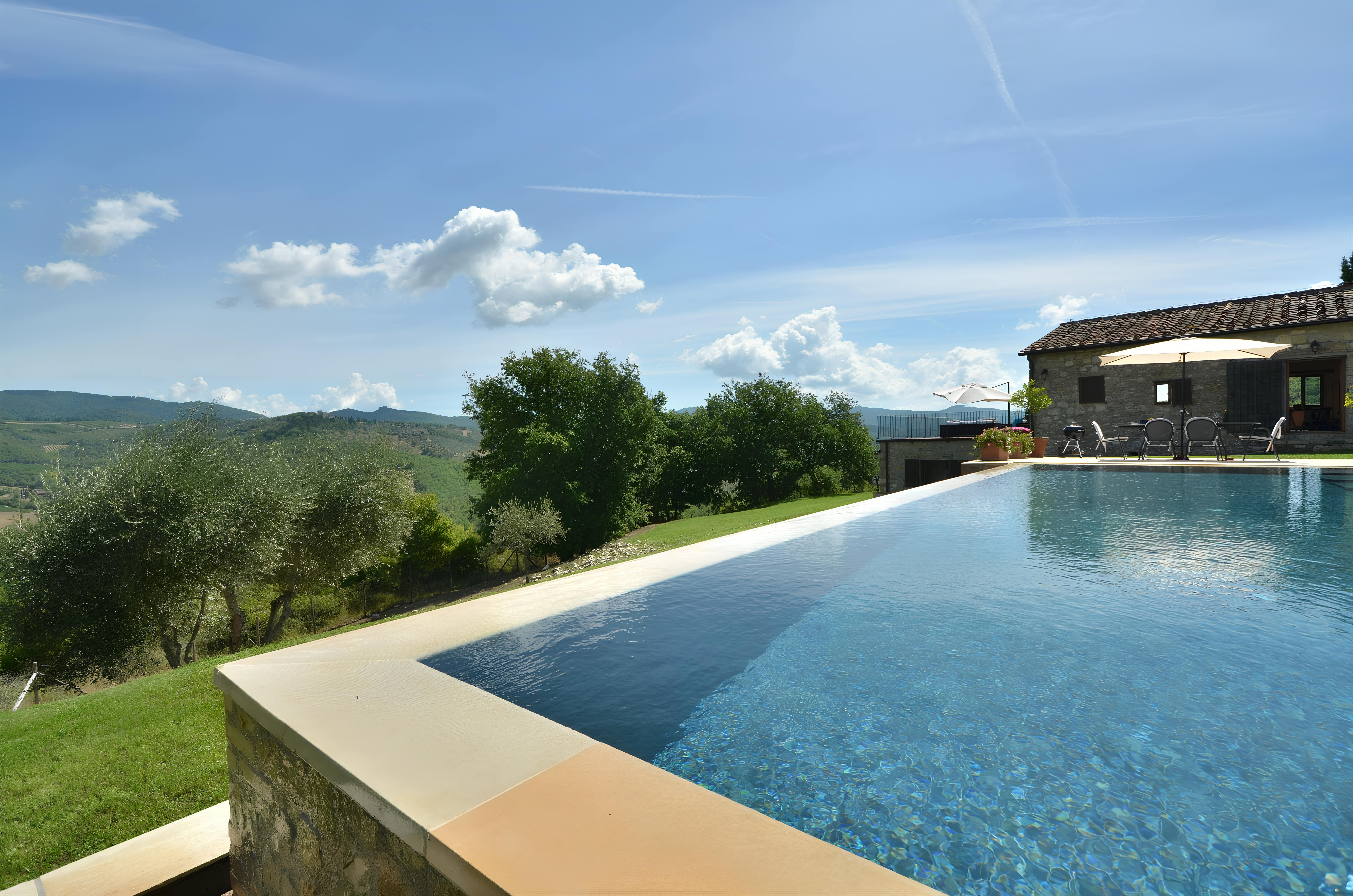 Villa Meridiana San Donato Chianti: Charming 3-Bedroom Apartment with Infinity Pool in Chianti, Tuscany
