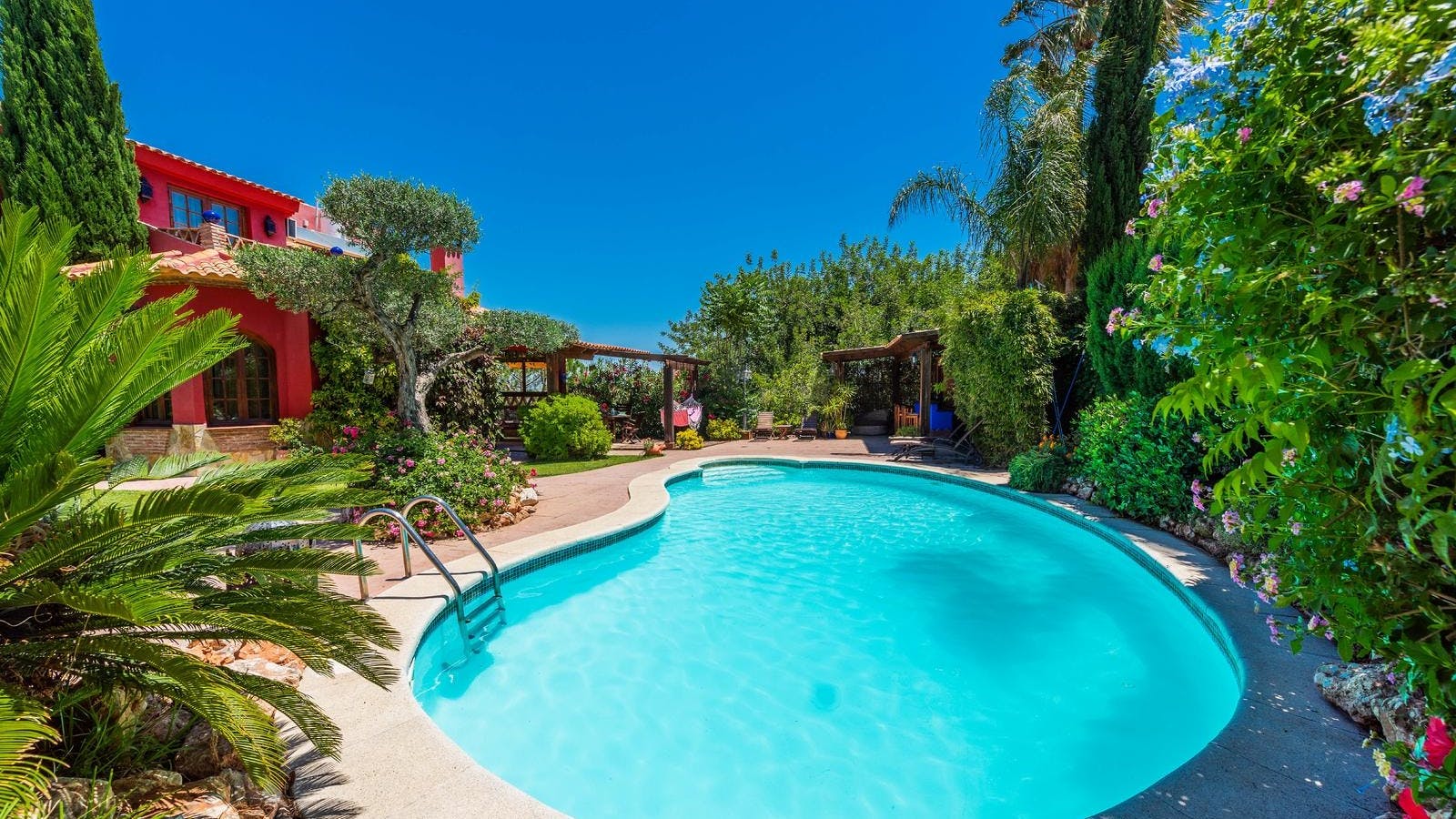 Casa Chopo Valle: 2-Bedroom Apartment Rental with Hot Tub and Pool, Valle del Guadalhorce