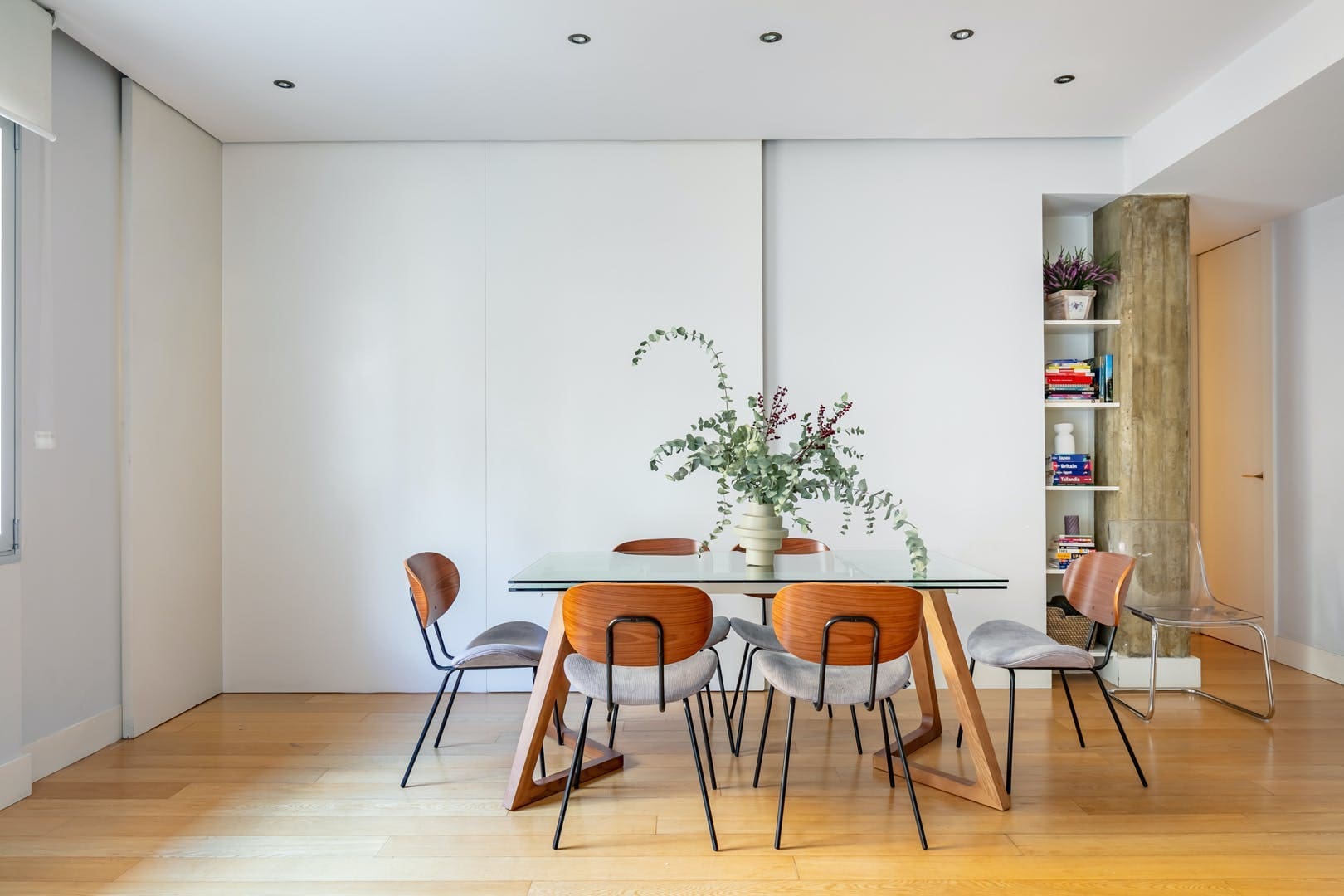 Casa Ciprés Retiro: Stylish 3-Bedroom Apartment Rental with Air-Con in Retiro Madrid