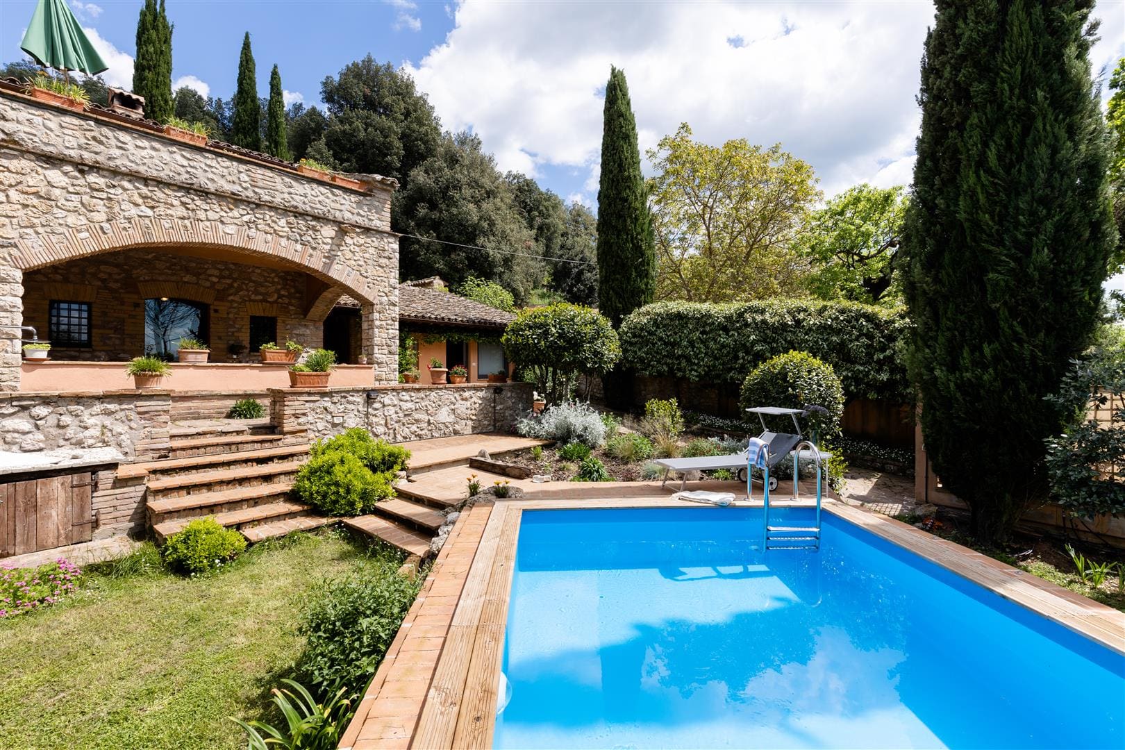 Casa Cipresso Todi Todi 4: Spacious 4-Bedroom Apartment with Pool and Countryside Views, Todi
