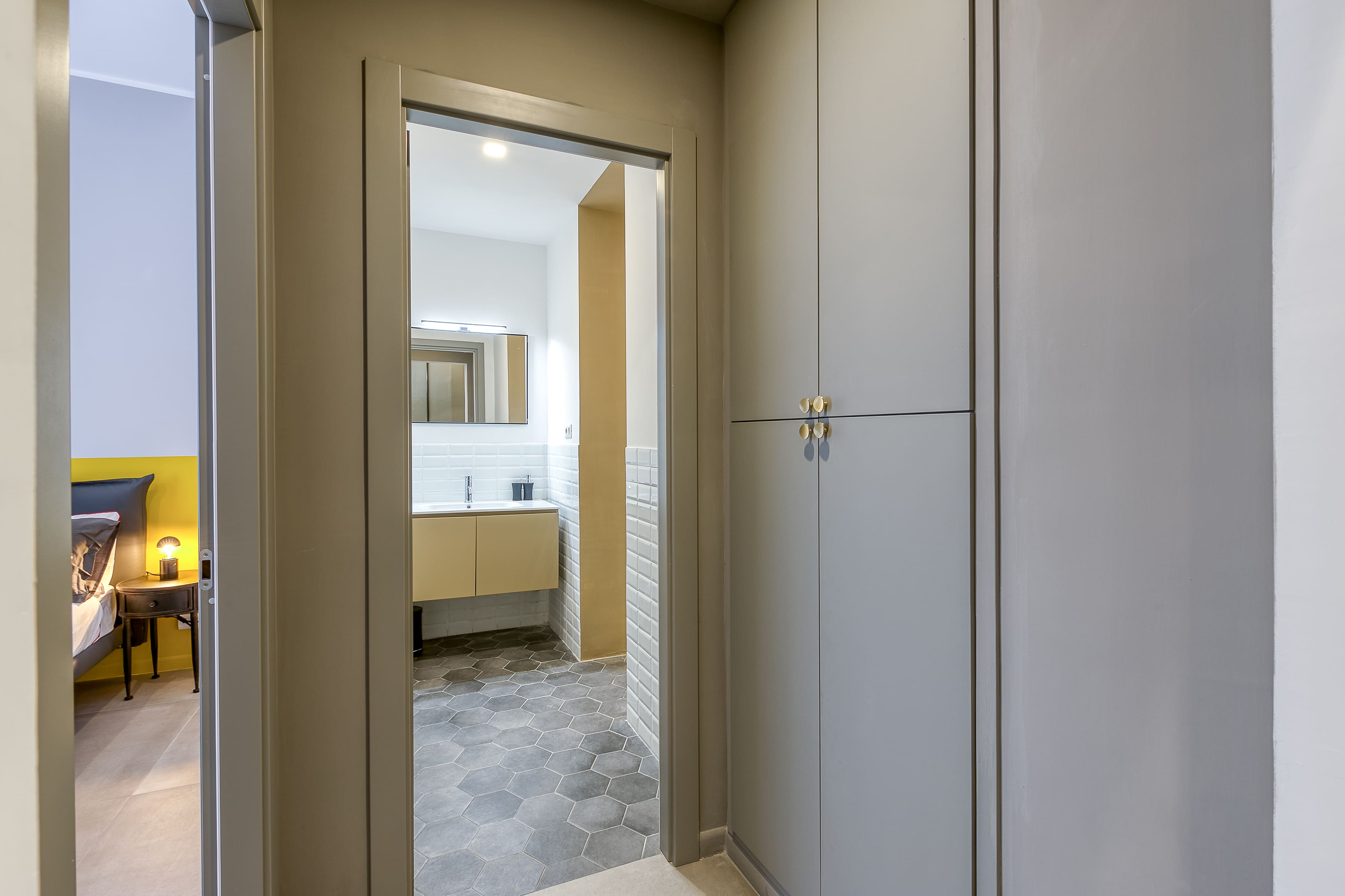 Casa Clementina Borgo: Stylish 2-Bedroom Apartment Rental with Air-Con in Borgo Rome