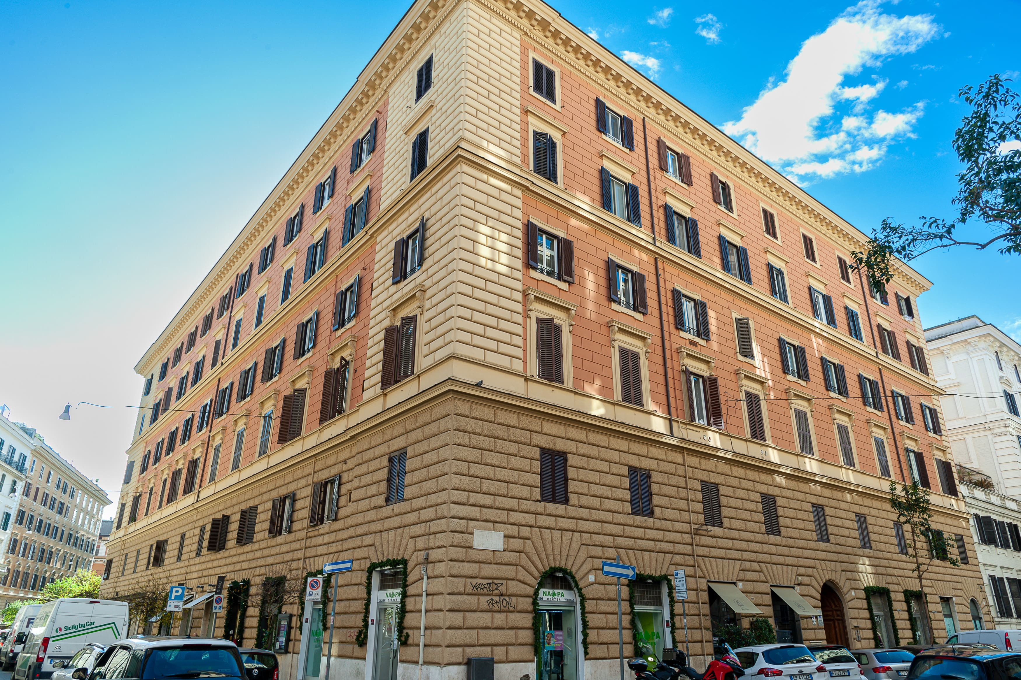 Casa Clementina Borgo: Stylish 2-Bedroom Apartment Rental with Air-Con in Borgo Rome