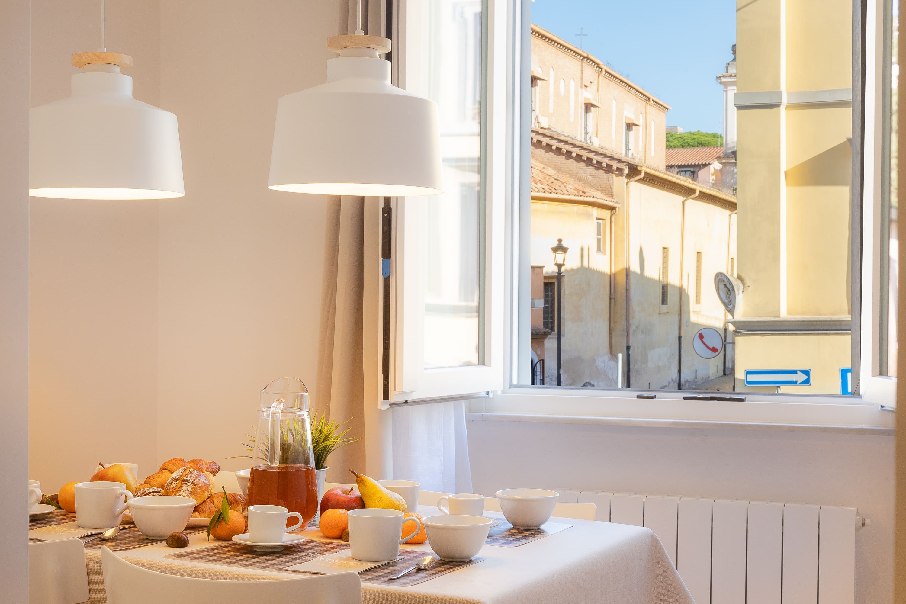 Casa Clementina Roma: Charming 2-Bedroom Apartment Rental with Air-Con near Colosseum Rome
