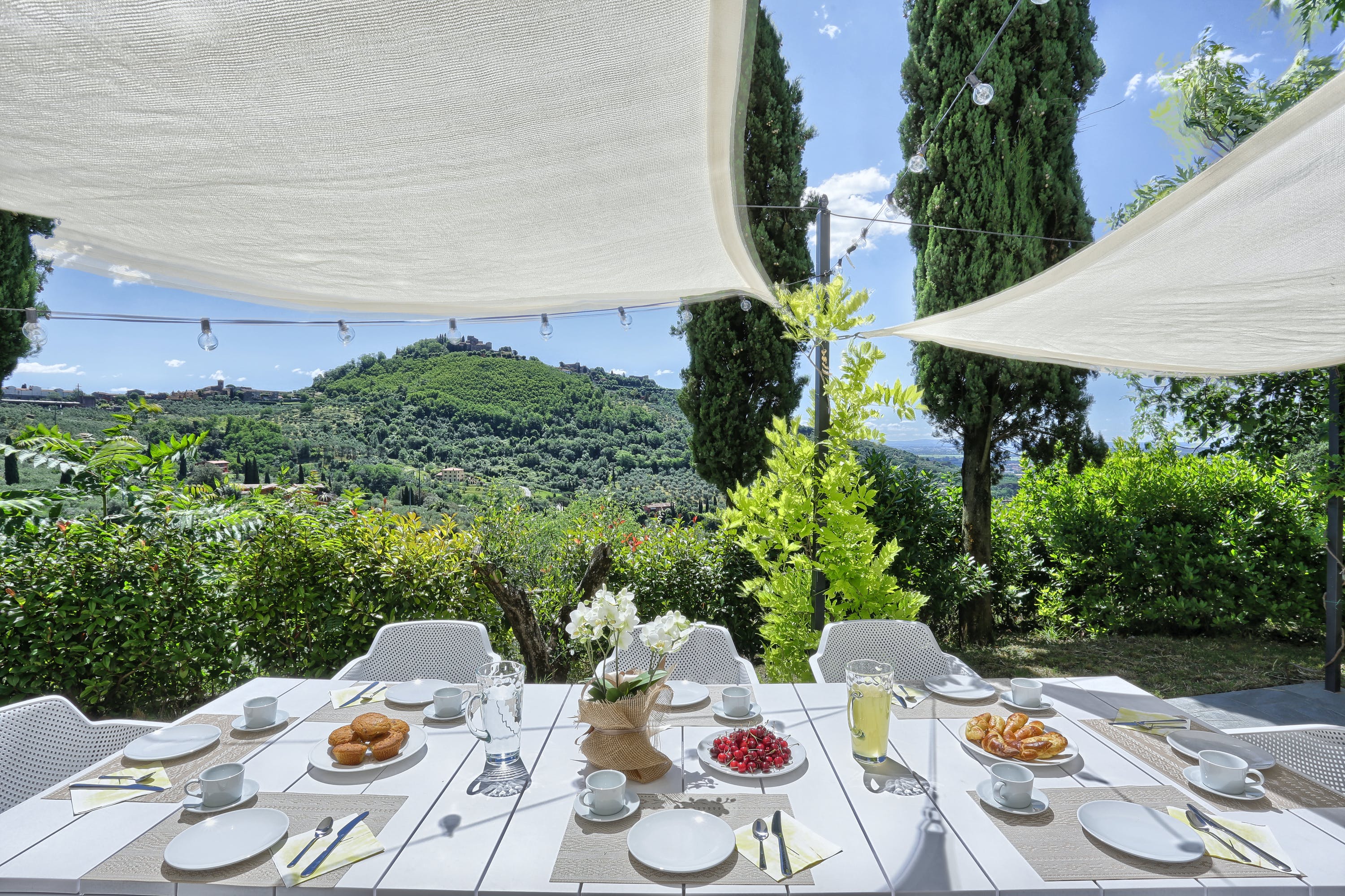 Casa Collina Pistoia: Elegant 5-Bedroom Apartment with Pool, Pistoia