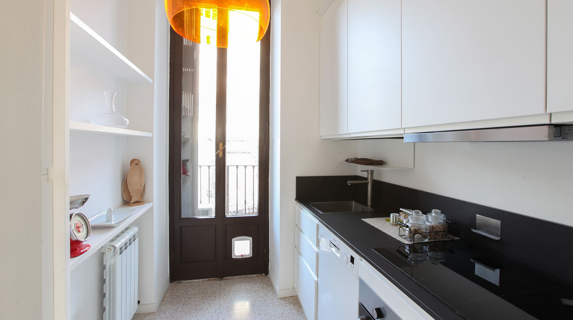 Casa Colonne Missori: Stylish 2-Bedroom Apartment Rental with Air Conditioning in Missori Milan