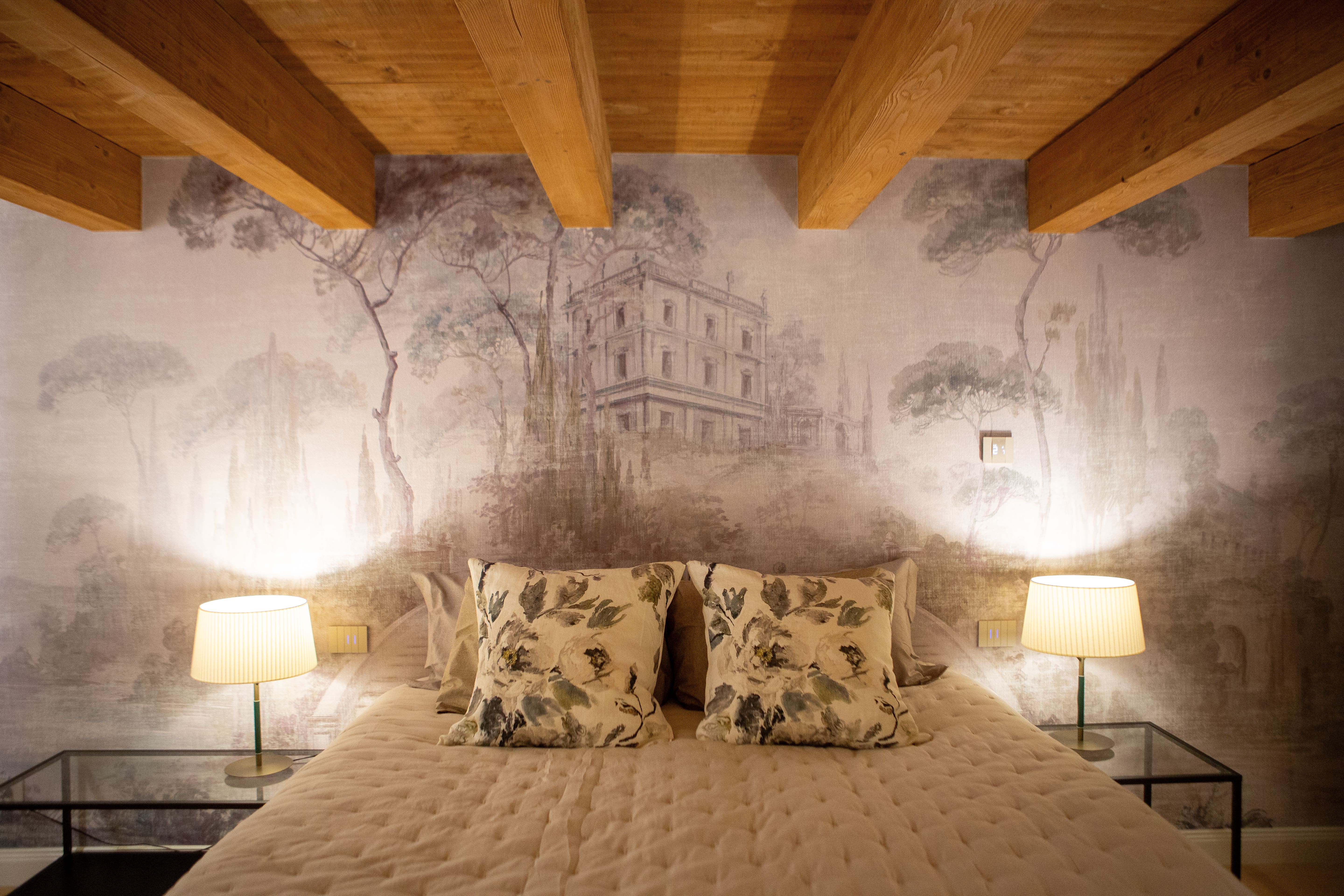 Casa Comasca Como: Stylish 2-Bedroom Apartment Rental with Air-Con in Central Como