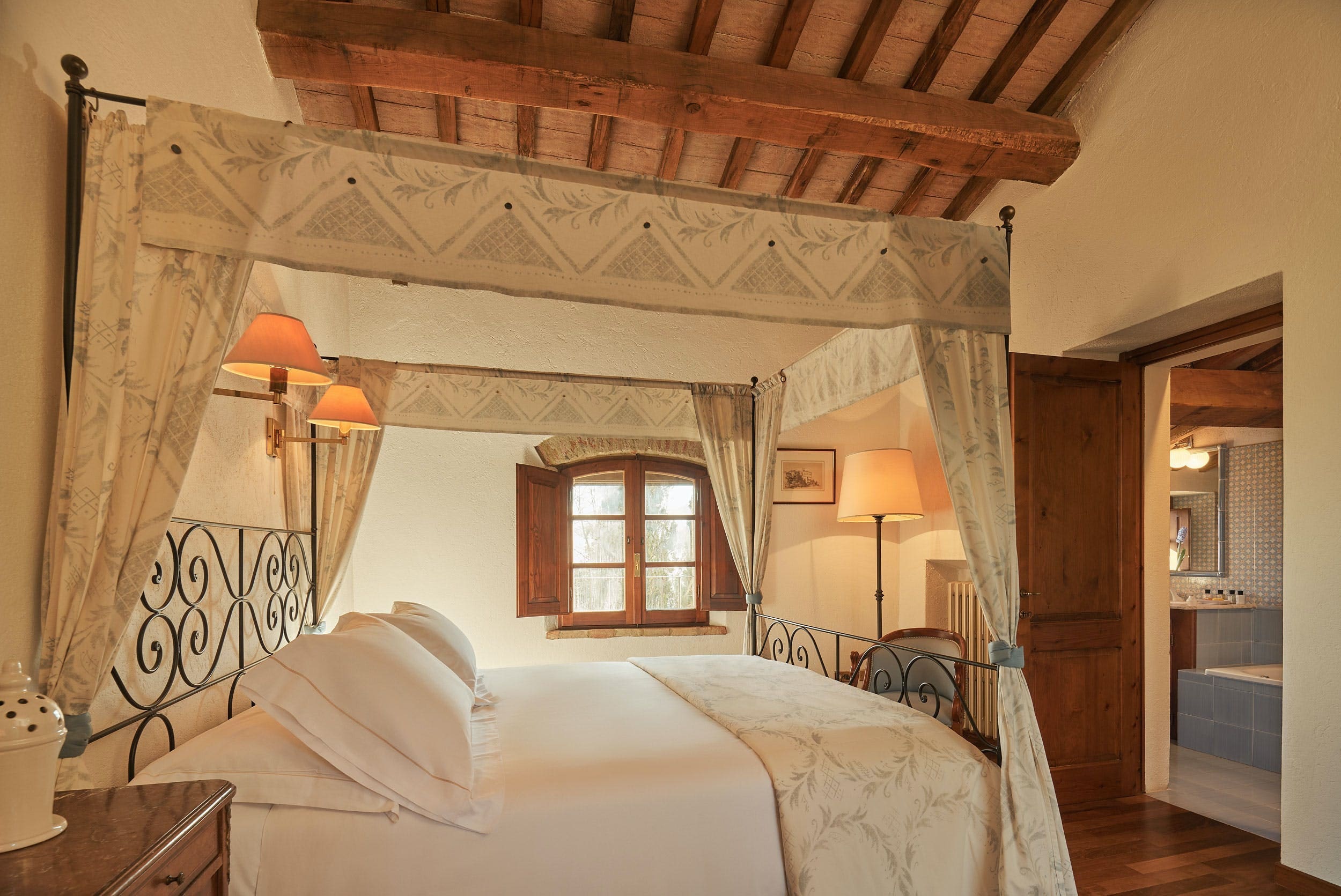 Casa Corno Perugia: Elegant 3-Bedroom Apartment with Shared Pool in Perugia
