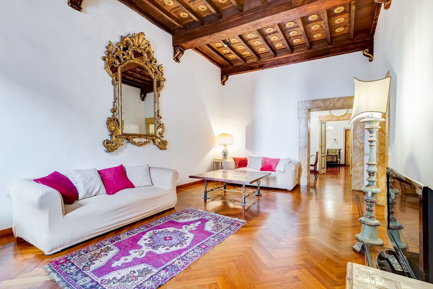 Casa Coronari Navona: Elegant 2-Bedroom Apartment Rental with Air-Con in Navona Rome