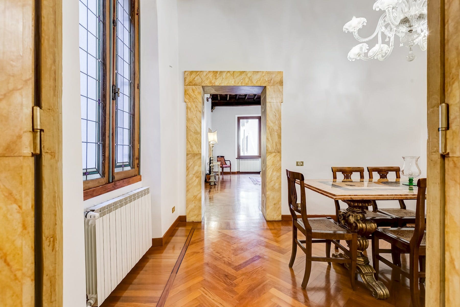 Casa Coronari Navona: Elegant 2-Bedroom Apartment Rental with Air-Con in Navona Rome