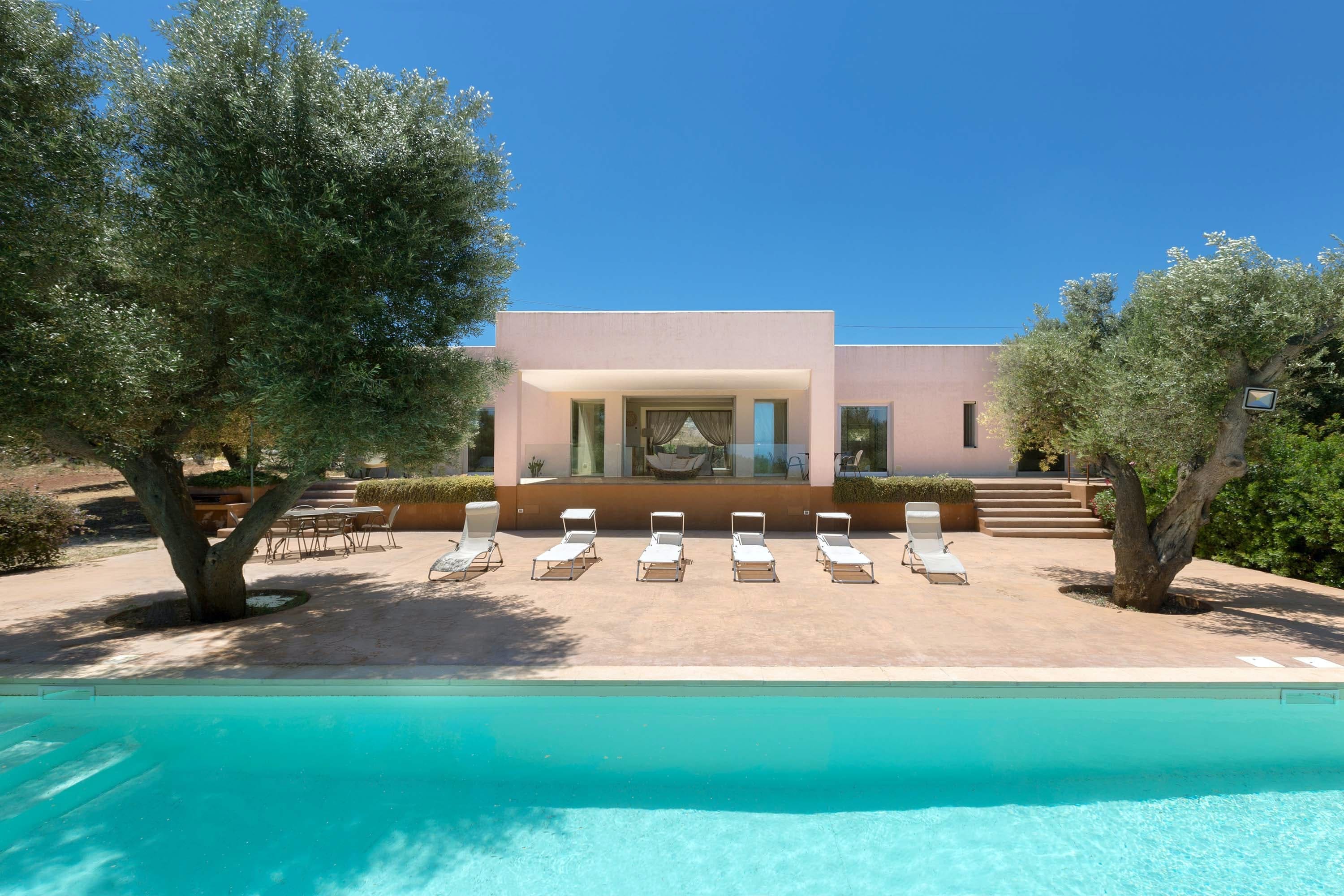 Casa Crastan Ostuni: Golf Villa Rental with Sea Views and Private Pool, 3 Bedrooms, Ostuni