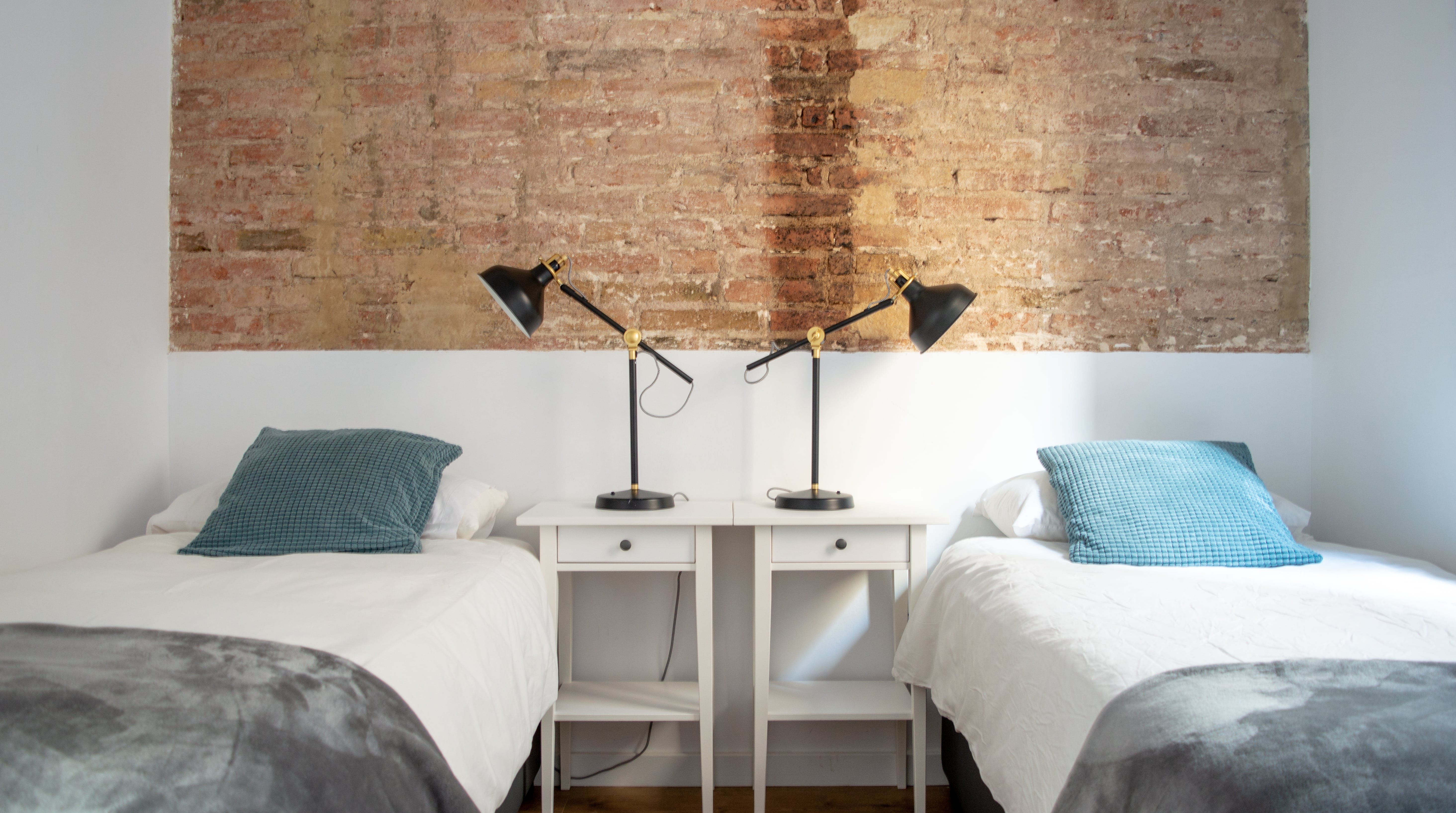 Casa Encant Gloriès: Stylish 3-Bedroom Apartment Rental with Sea View in Gloriès Barcelona