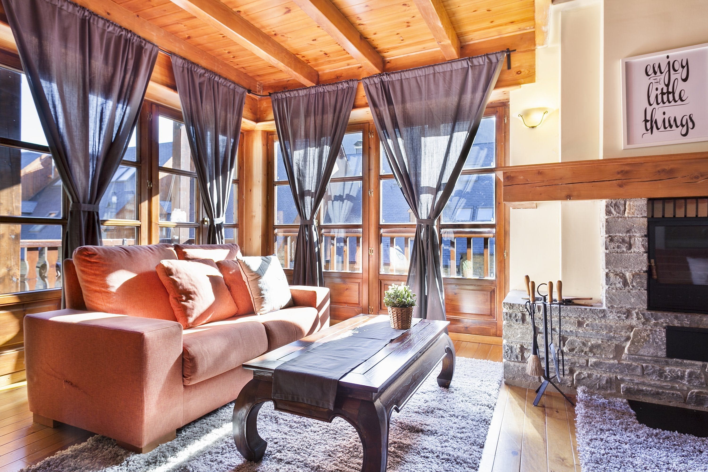 Villa Embat Montgarri Val d’Aran: Charming 2-Bedroom Family-Friendly Apartment Rental Val d’Aran with Mountain Views